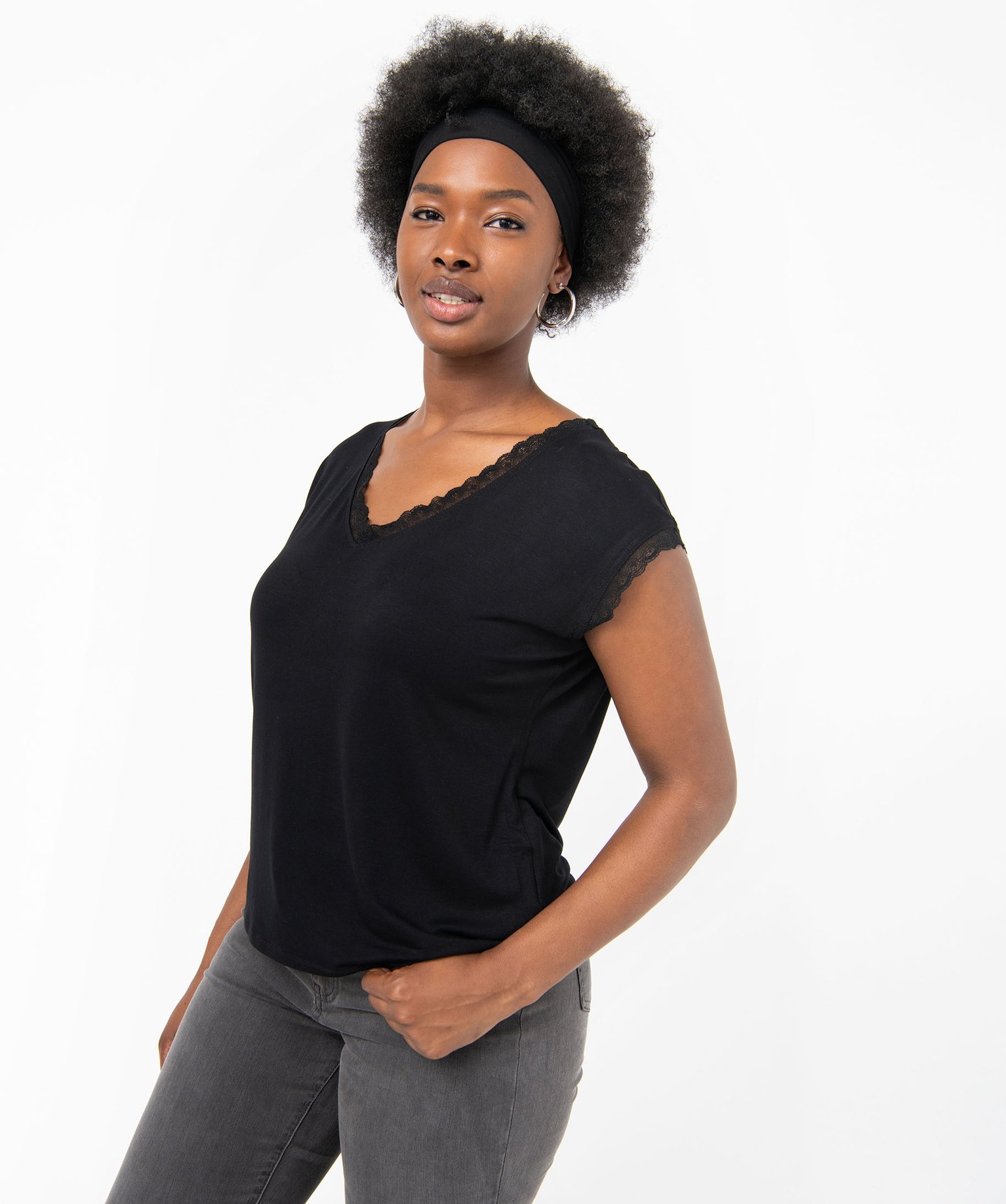 Tee-shirt femme à manches courtes avec col V en dentelle noir | GEMO