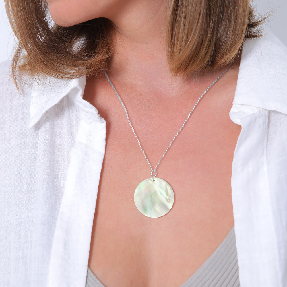 Nenalina Nenalina Collier Femmes pendentif nacre disque chatoyant nature en argent sterlin Bijoux