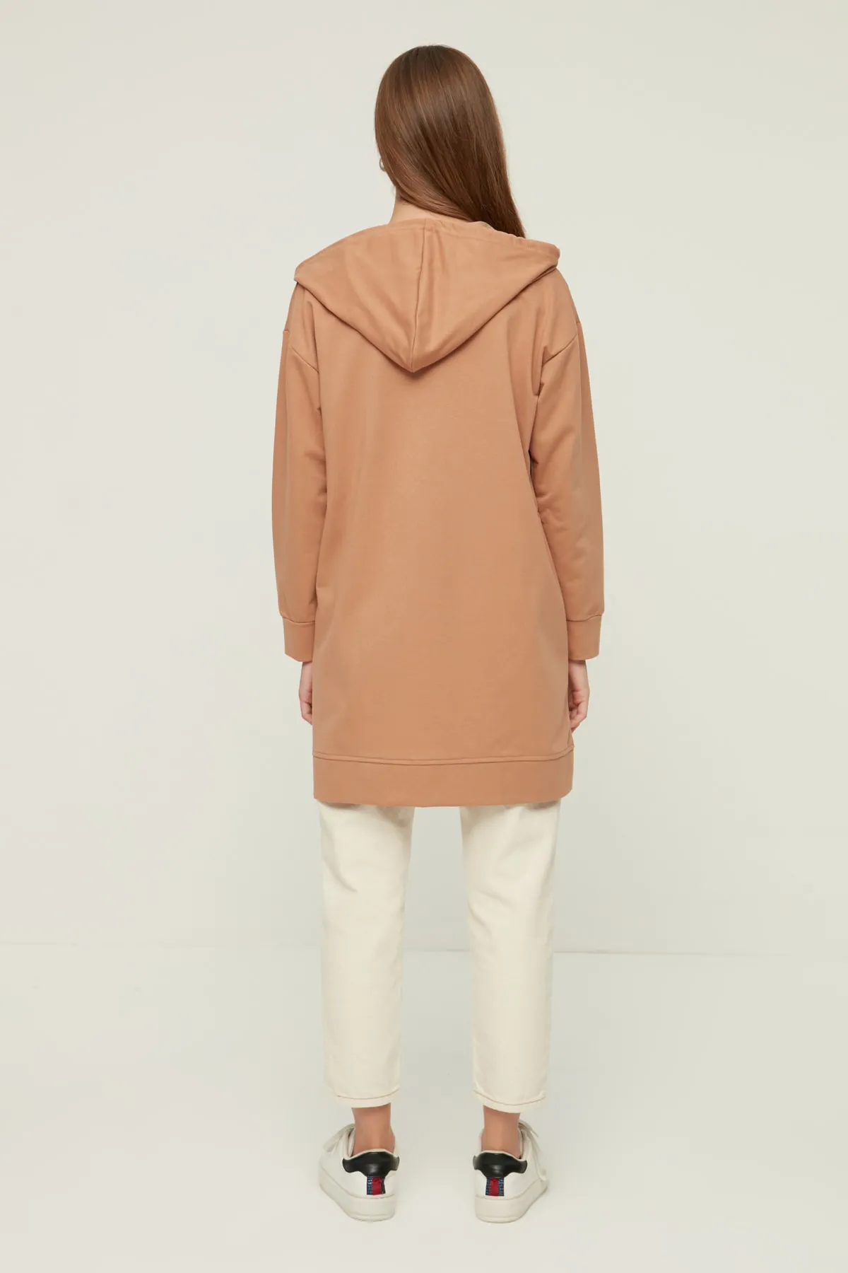 Trendyol Modest  Nerzfarbener Basic-Sweatshirt-Cardigan mit Kapuze und Reißverschluss, weiter Passform, Oversize-Sweatshirt TCTAW22TW0137