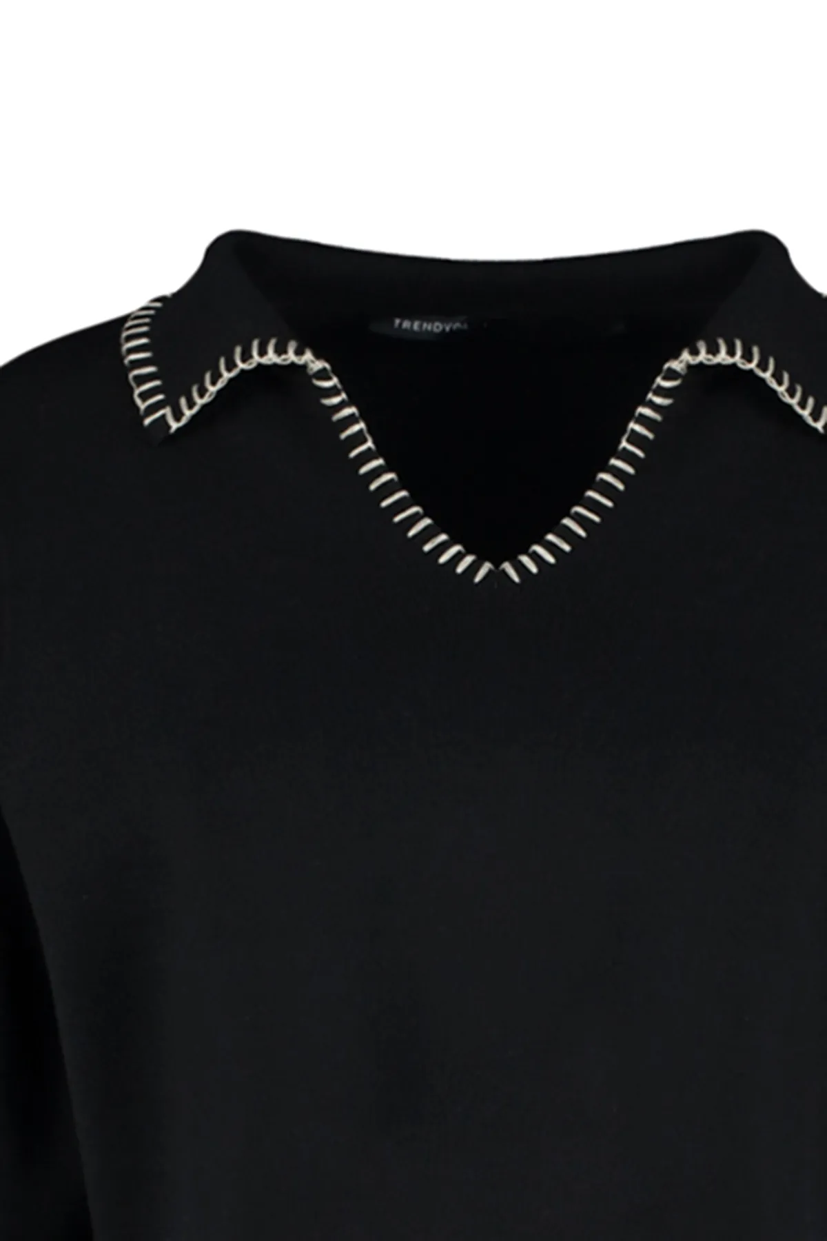 Trendyol Collection  Schwarzer Oversize-Strickpullover mit Polokragen TWOAW24KZ00981