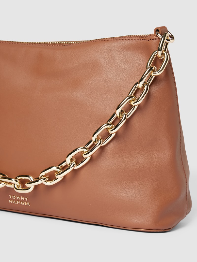 Handtasche mit Henkel in metallic in cognac