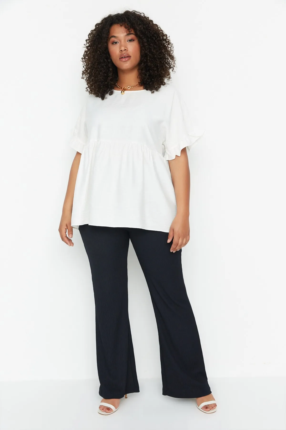 Trendyol Curve  Marineblaue Strickhose mit hohem Bund und spanischen Beinen TBSSS22PL0416