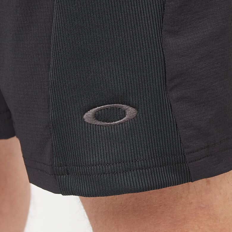 Oakley Latitude Arc Short blackout