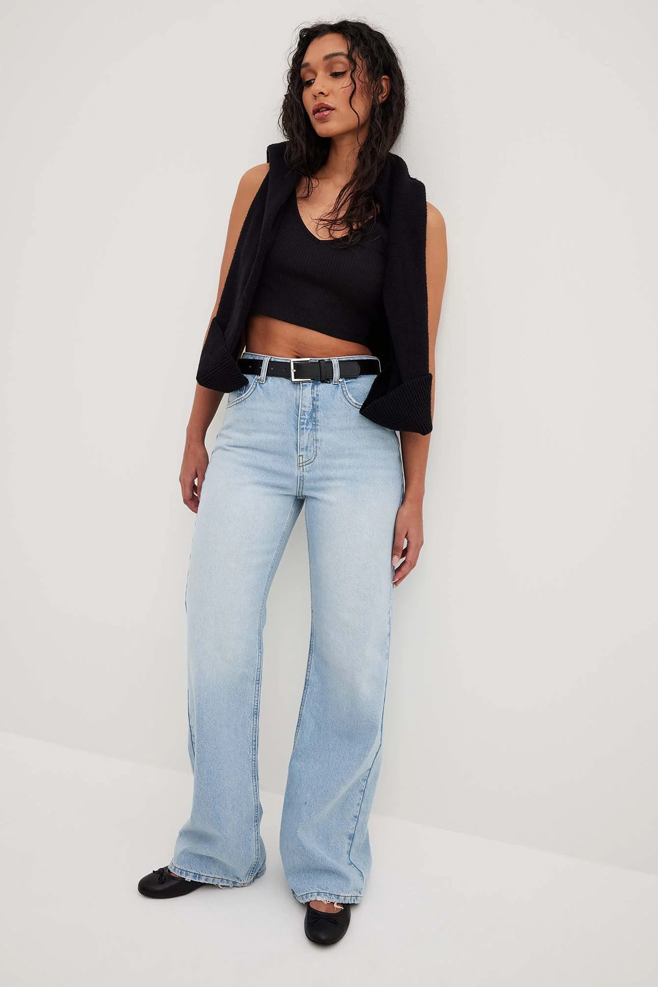 Geripptes Bio-Crop-Top mit V-Ausschnitt