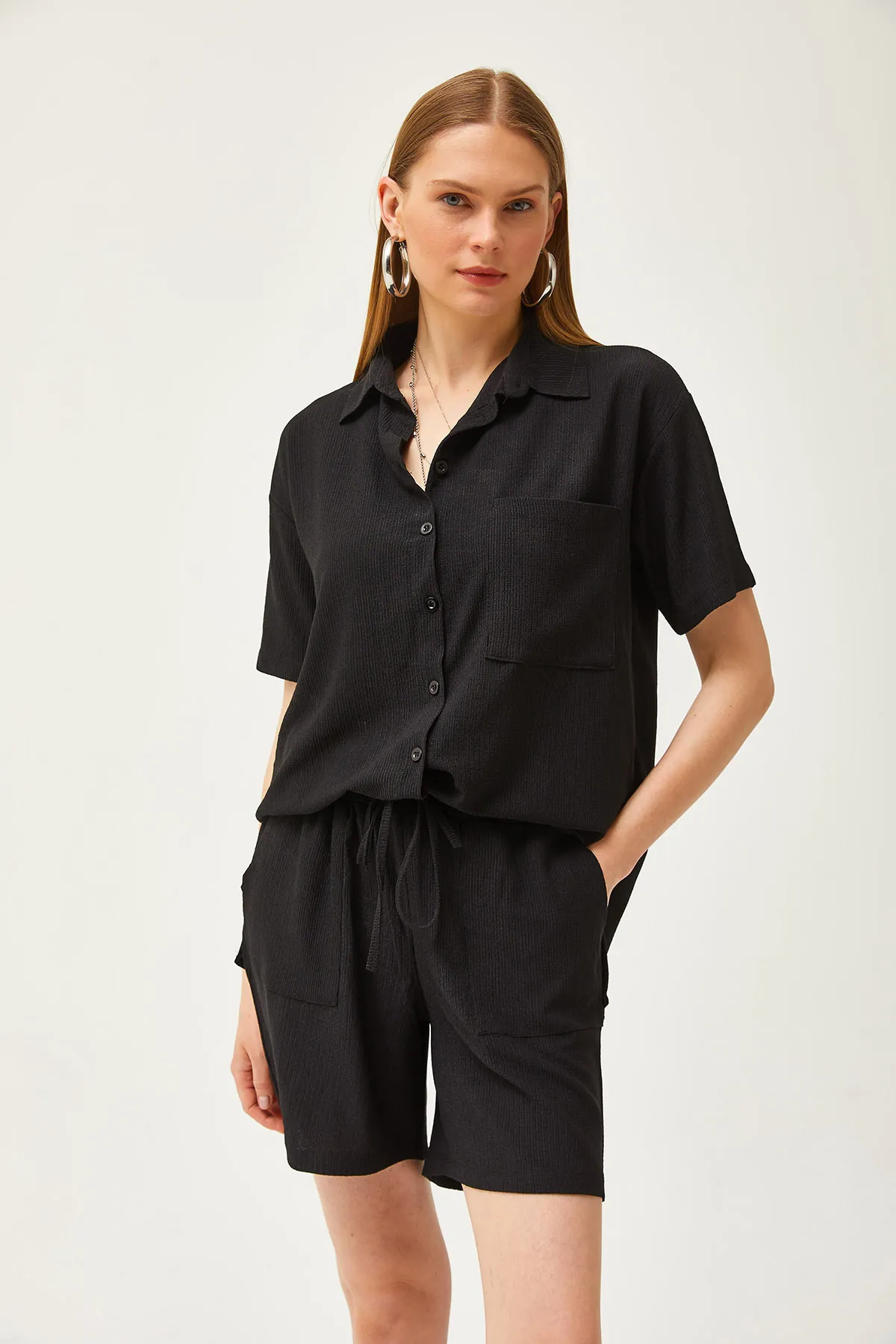 Olalook  Schwarzes Damen-Set mit Oberteil, Hemd, Unterteil und Shorts, TKM-19000284