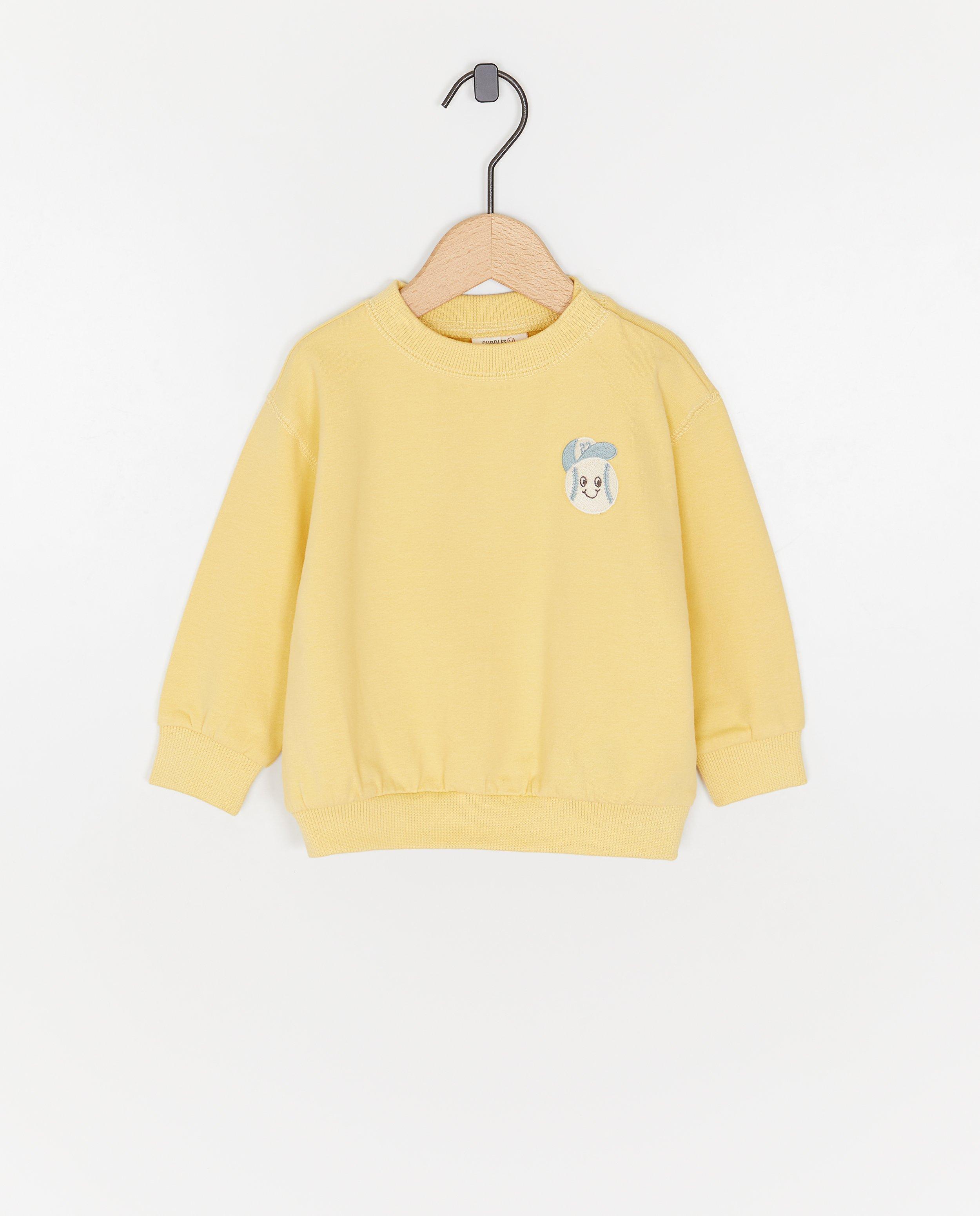 Cuddles and Smiles pulóver hímzett baseball-labdával, unisex világos sárga
