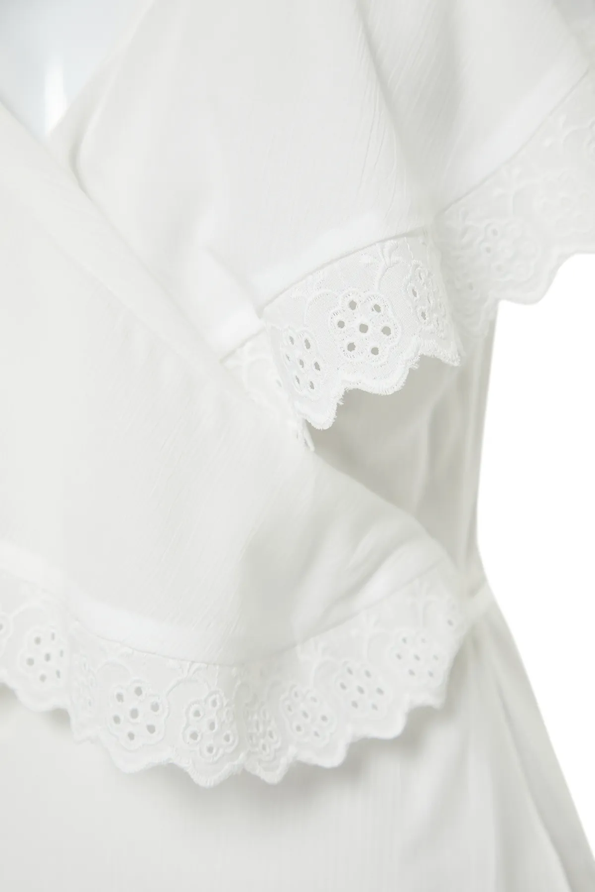Trendyol Collection  Ecrufarbenes, gewebtes Maxi-Strandkleid mit Schnürung TBESS24EL00074