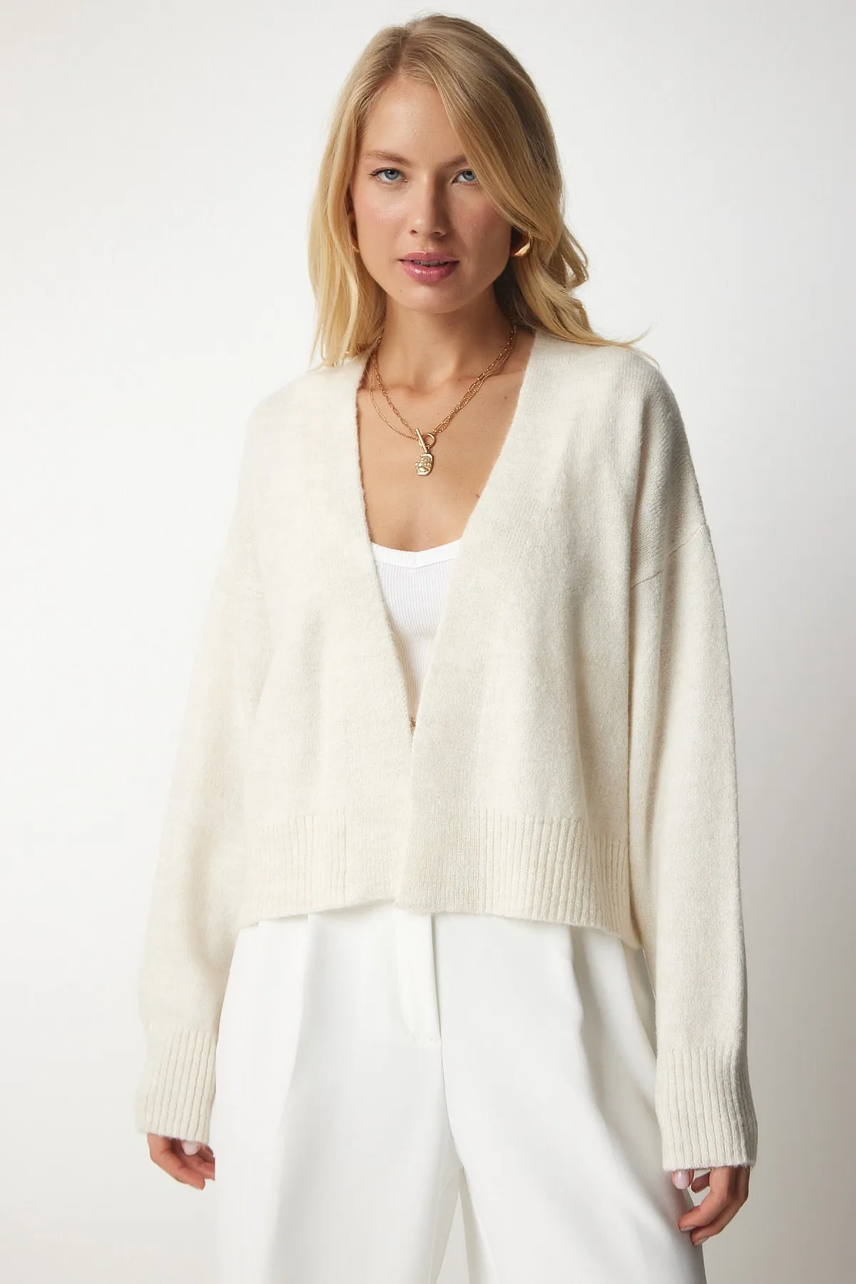 Happiness İstanbul  Cremefarbene Basic-Strickjacke für Damen PJ00001