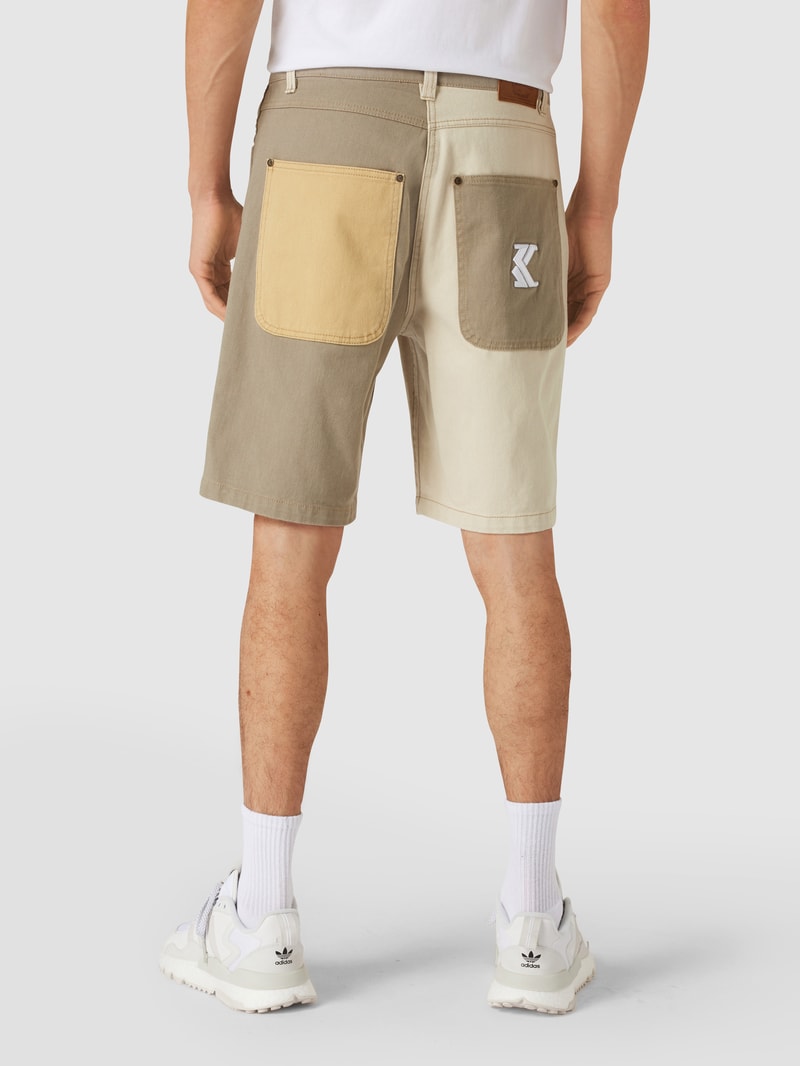 Bermudas mit Brand-Stitching in olivgrün