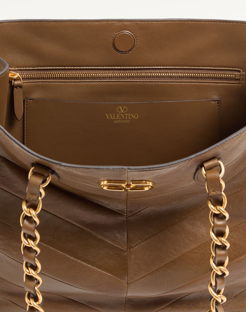 Valentino Garavani Laseine boodschappentas van nappaleer met chevronmotief.