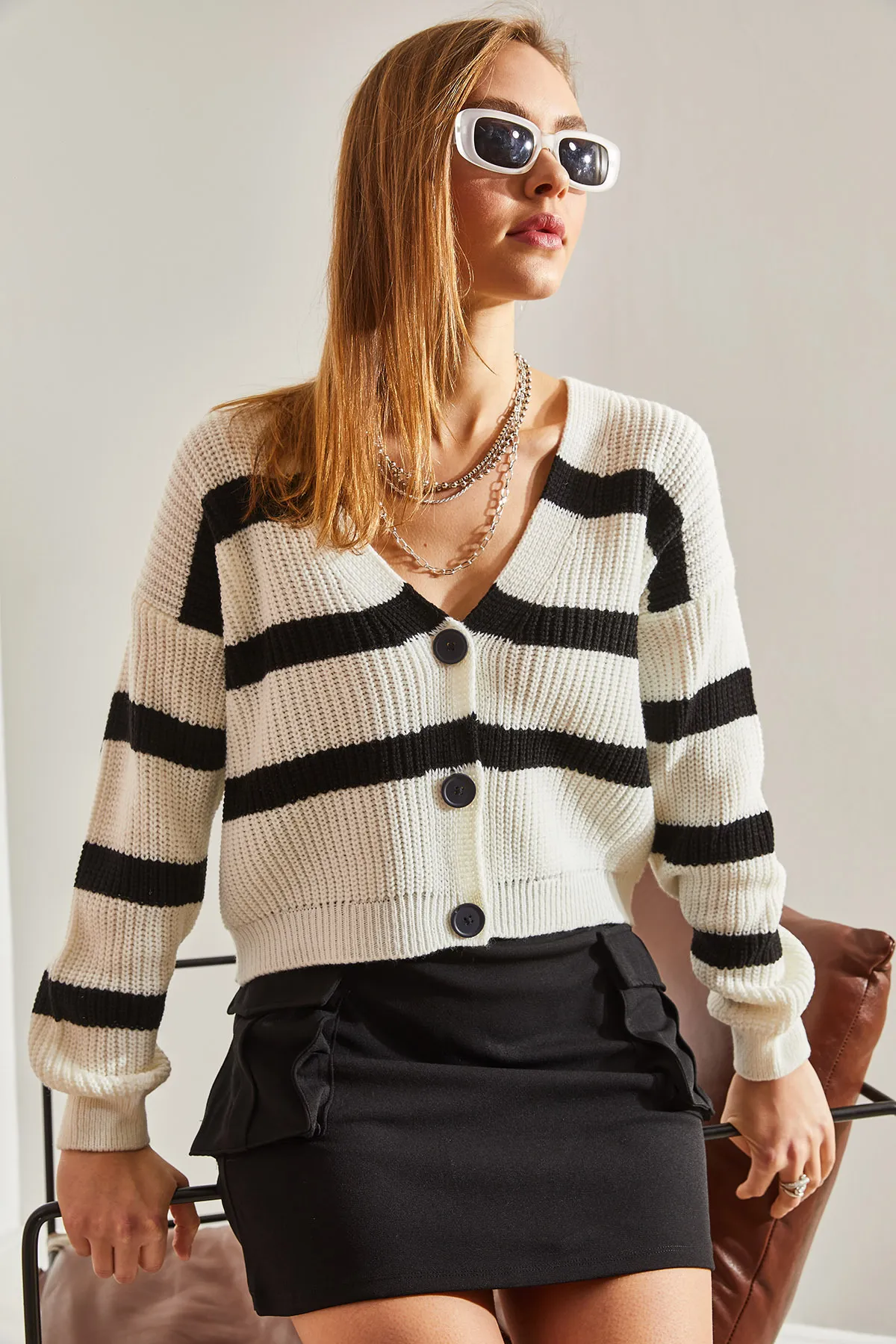 Bianco Lucci  Damen-Cardigan aus gestreiftem Strick mit drei Knöpfen
