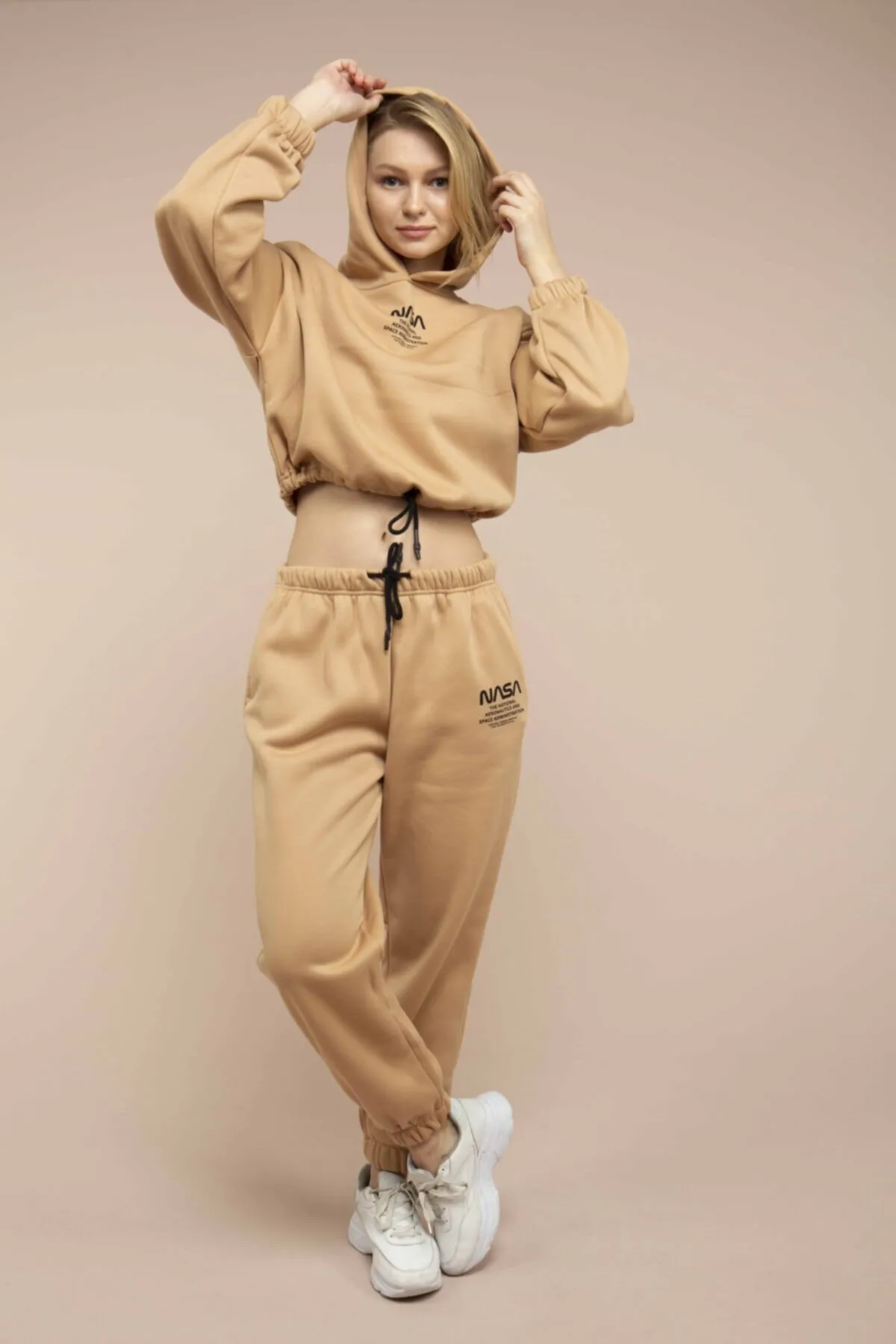 La Mela  Kamelfarbener NASA-Fleece-Trainingsanzug für Damen