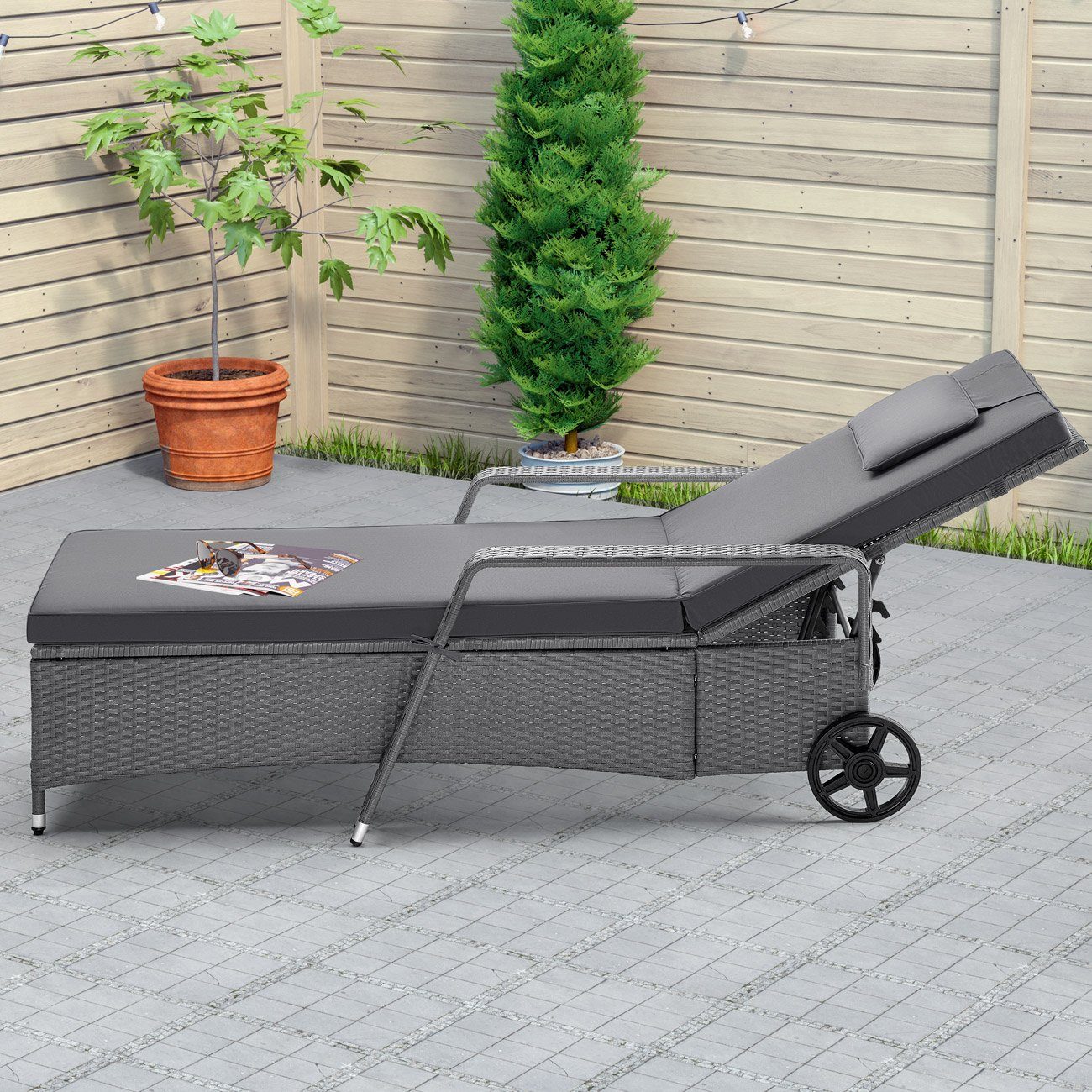 Casaria Gartenliege, Polyrattan Sonnenliege inkl. 7cm Auflage mit Kopfkissen 2 Rollen