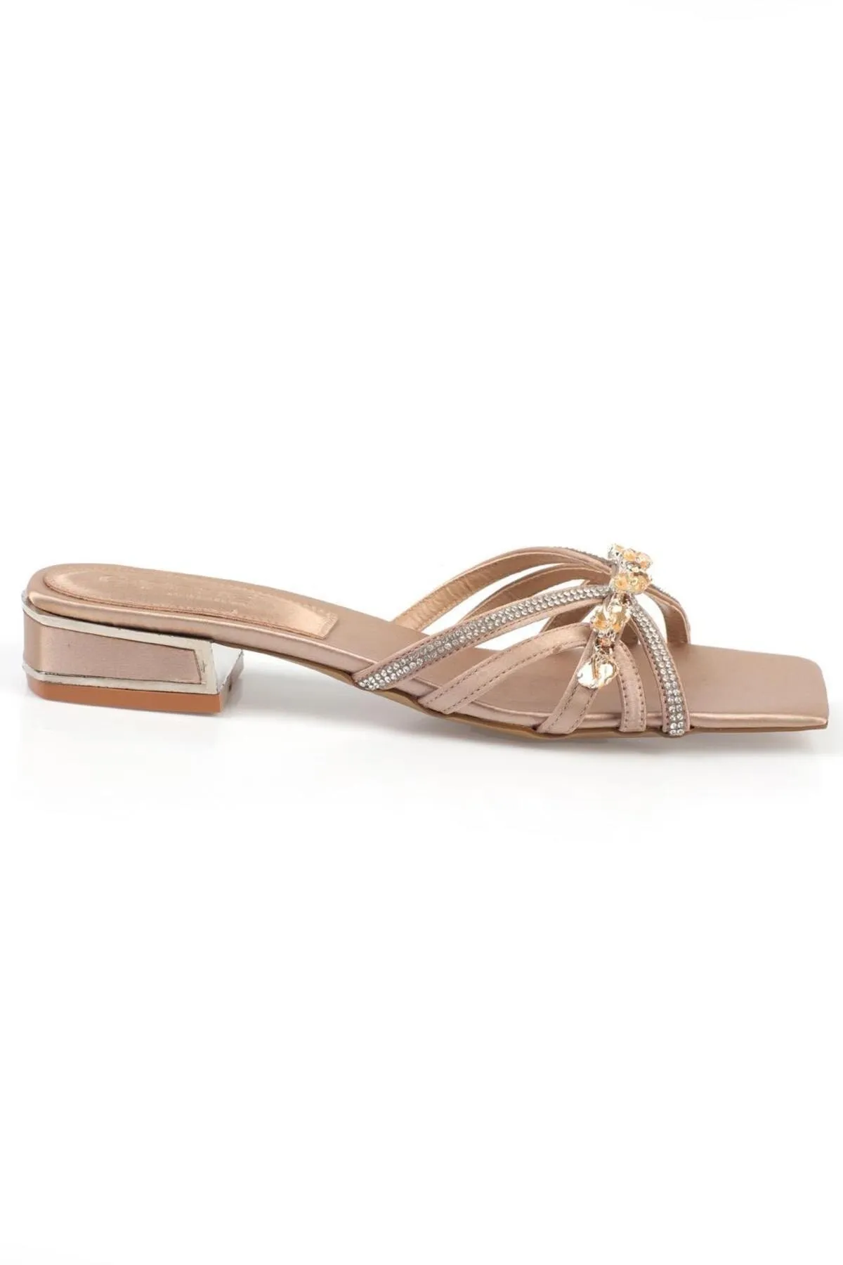Capone Outfitters  Capone Blunt Toe Stone Gestreifte Damenhausschuhe aus Satin mit kurzem Absatz in Beige