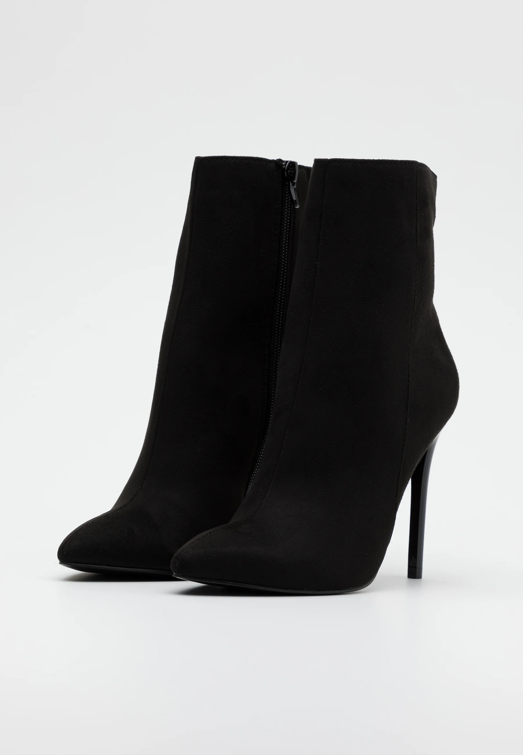 Botines de tacón par e impar