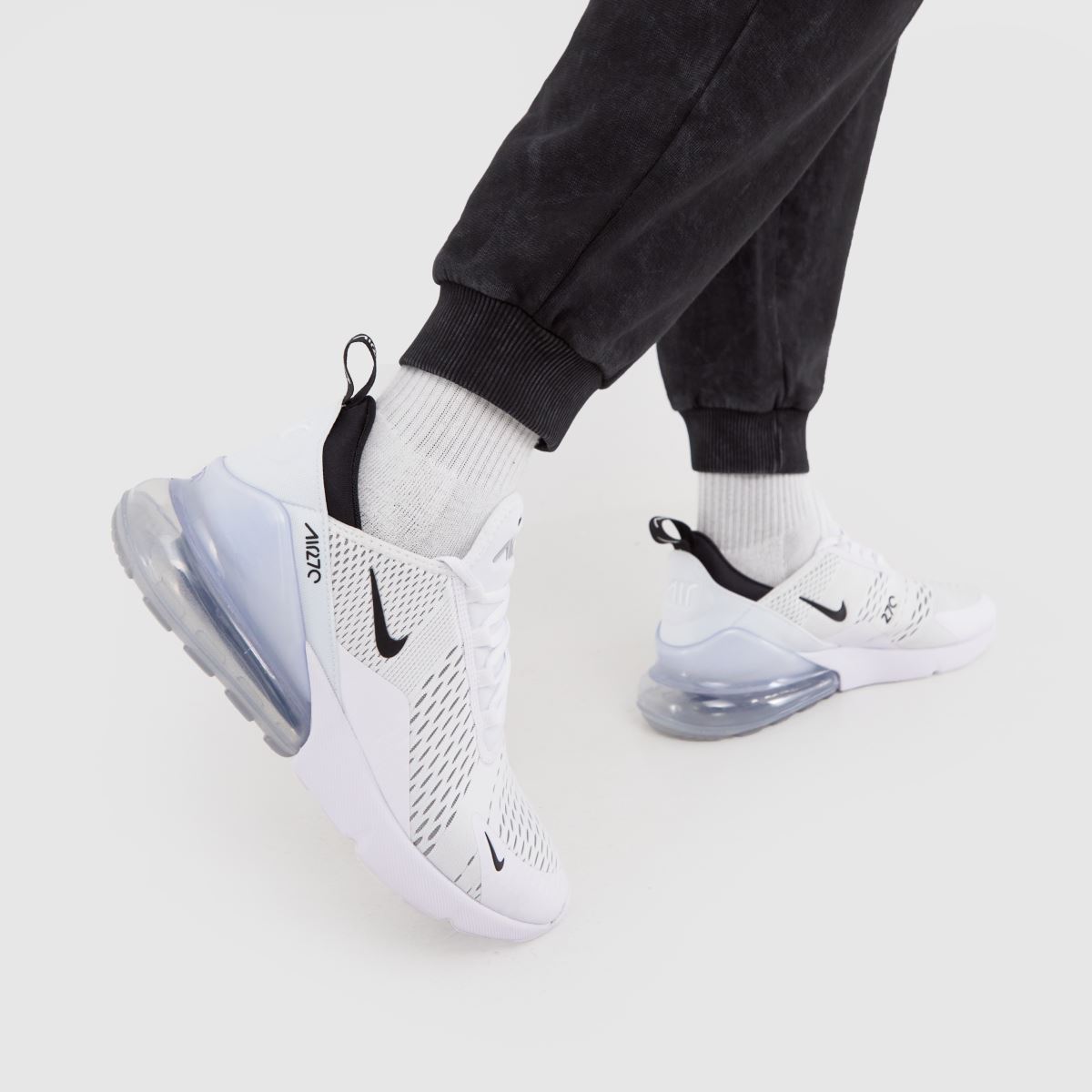 Tenisky Nike Air Max 270 v bílé a černé barvě