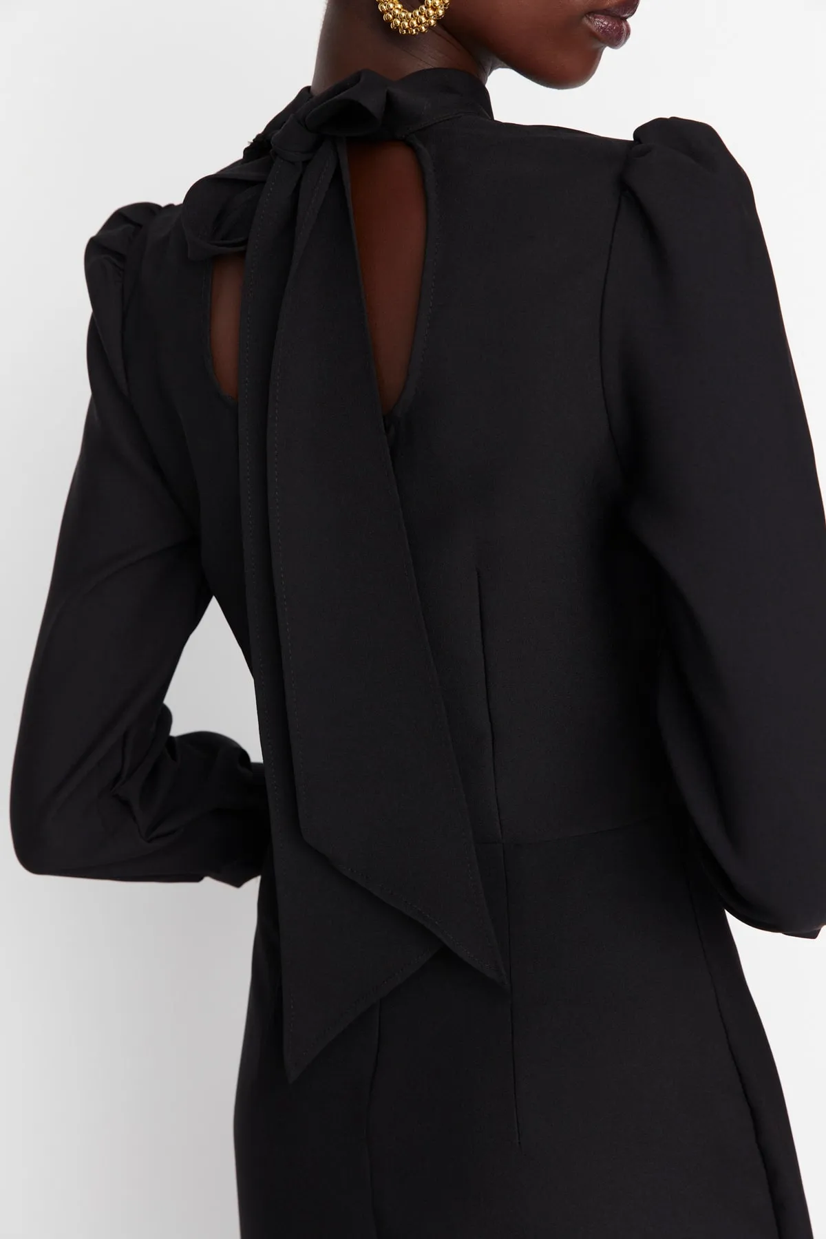 Trendyol Collection  Schwarzes Mini-Webkleid mit hohem Kragen TWOAW20EL1691