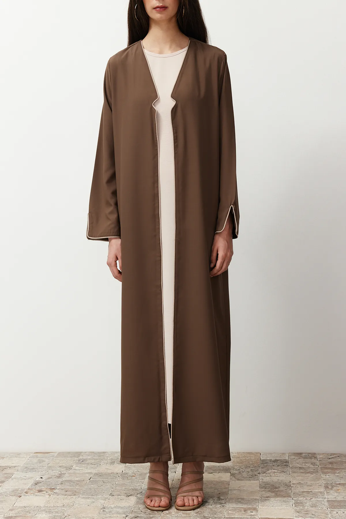 Trendyol Modest  Lange gewebte Aerobin-Kappe mit geräucherten Paspeln & Ferace & Abaya TCTSS24KF00012