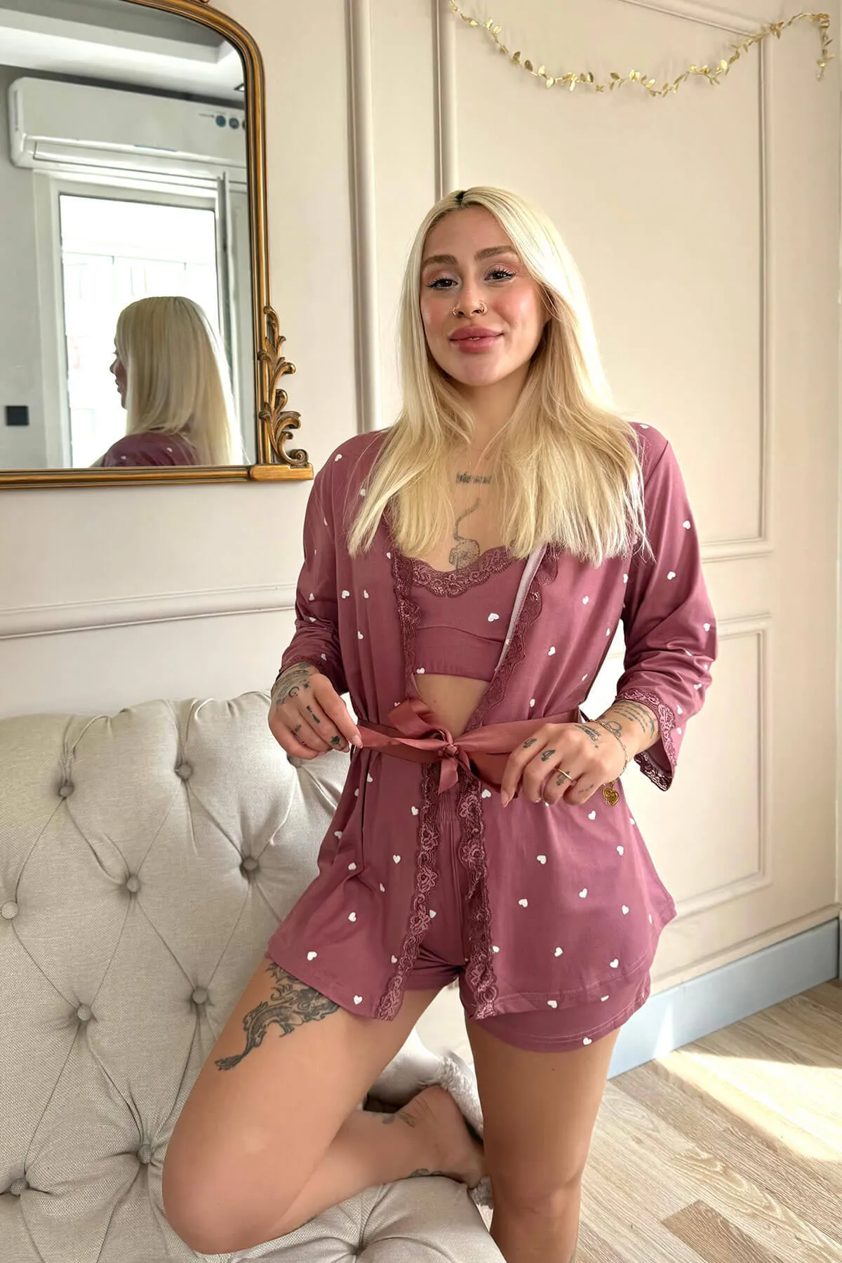 Pijamaevi  Herzrosa gemustertes Bambus-Pyjama-Set mit Bademantel und Shorts