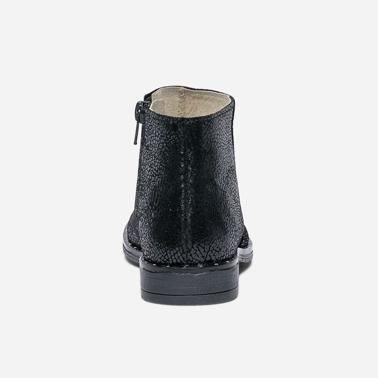 Boots noir craquelé avec trépointe cloutée