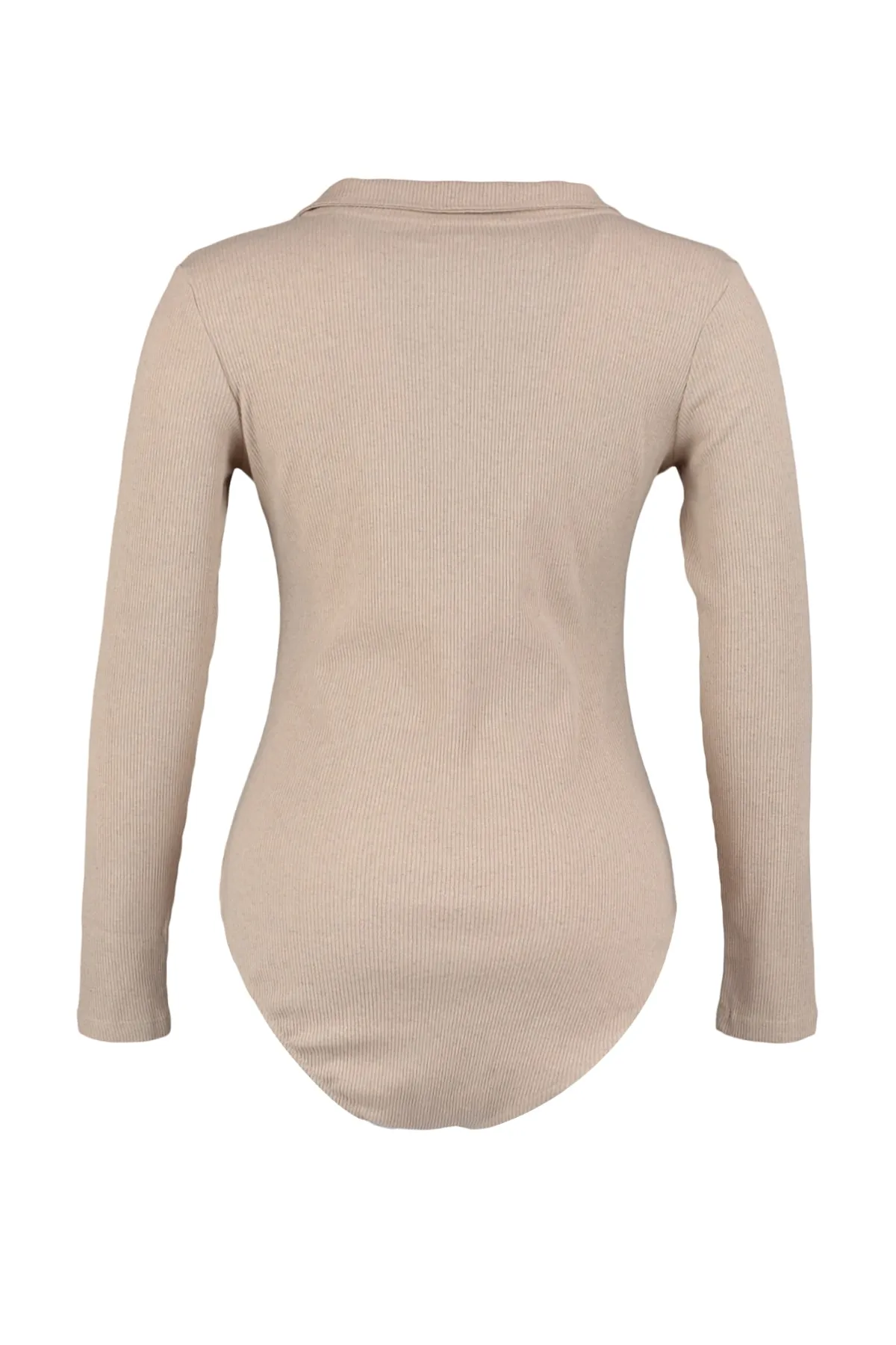 Trendyol Curve  Beigefarbener, taillierter Strickbody mit geripptem Hemdkragen und Druckknopfverschluss TBBAW23CS00007