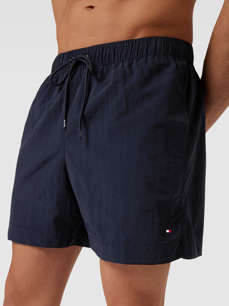 Badehose mit Logo-Stitching in dunkelblau