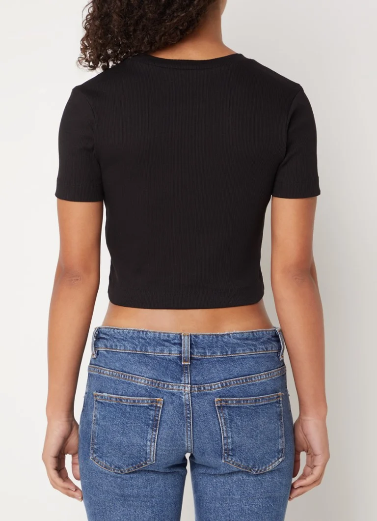 Top corto NIKKIE The Hamptons con logo ricamato