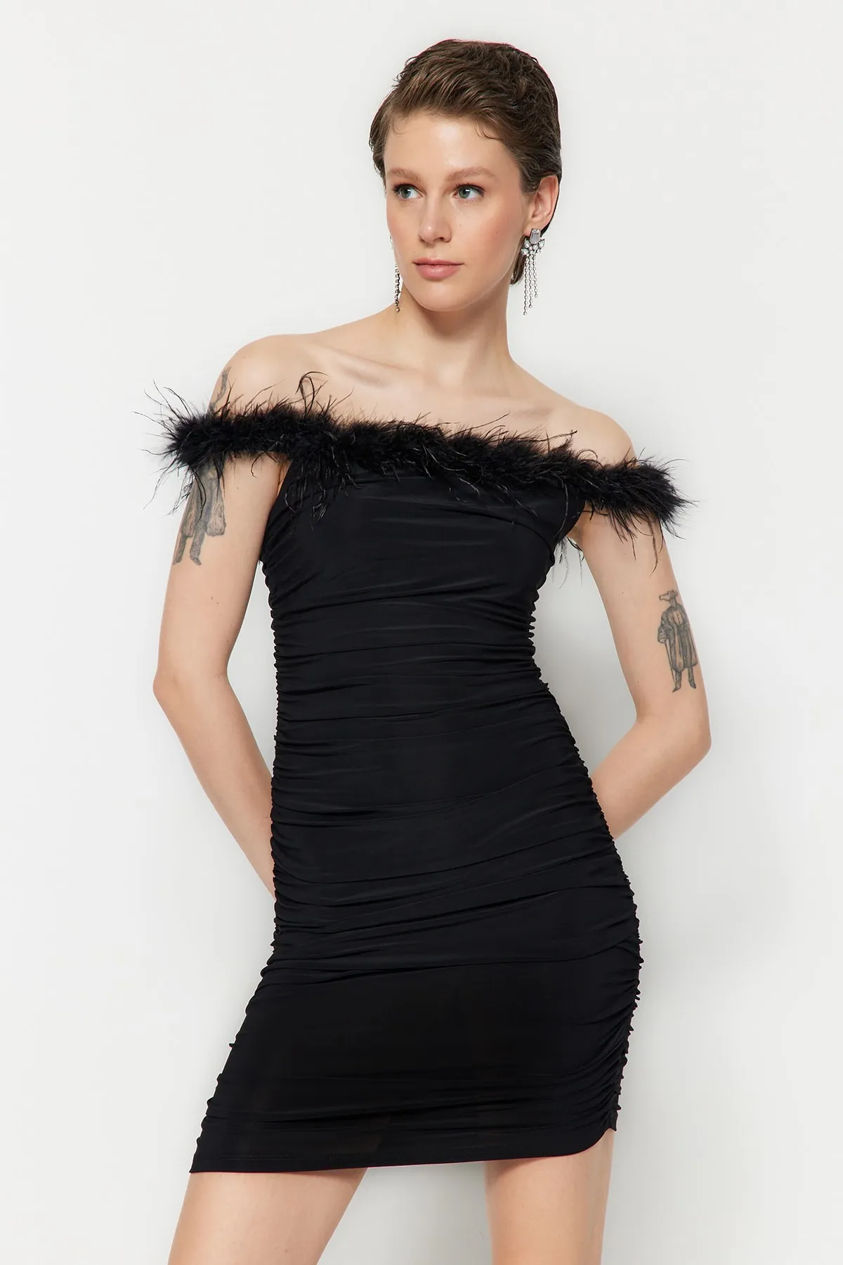 Trendyol Collection  Schwarzes, tailliertes, gestricktes, ärmelloses Abendkleid TPRSS23EL00449