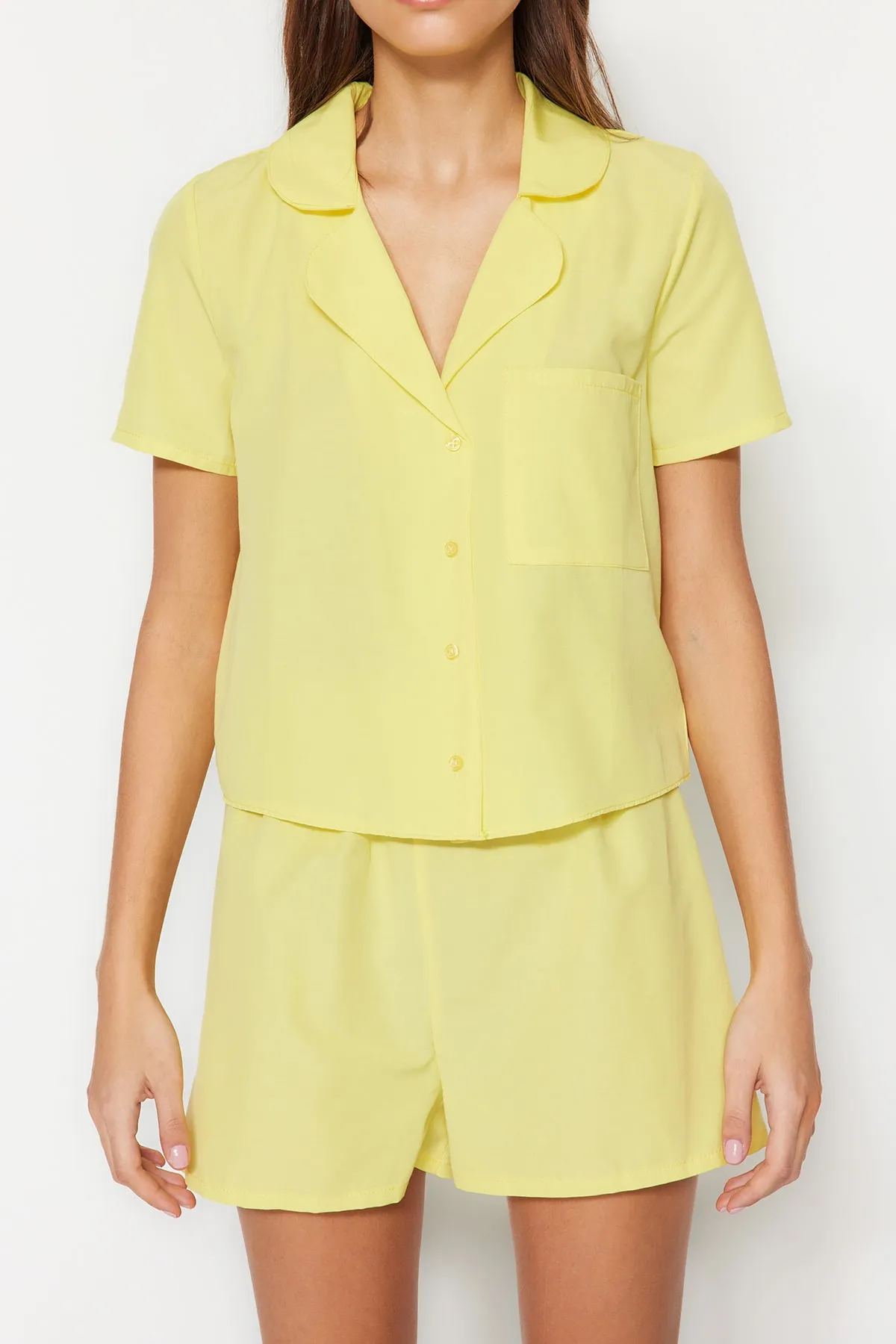 Trendyol Collection  Gelbes, gewebtes Pyjama-Set mit Hemd und Shorts aus Frottee-Baumwolle THMSS23PT00132