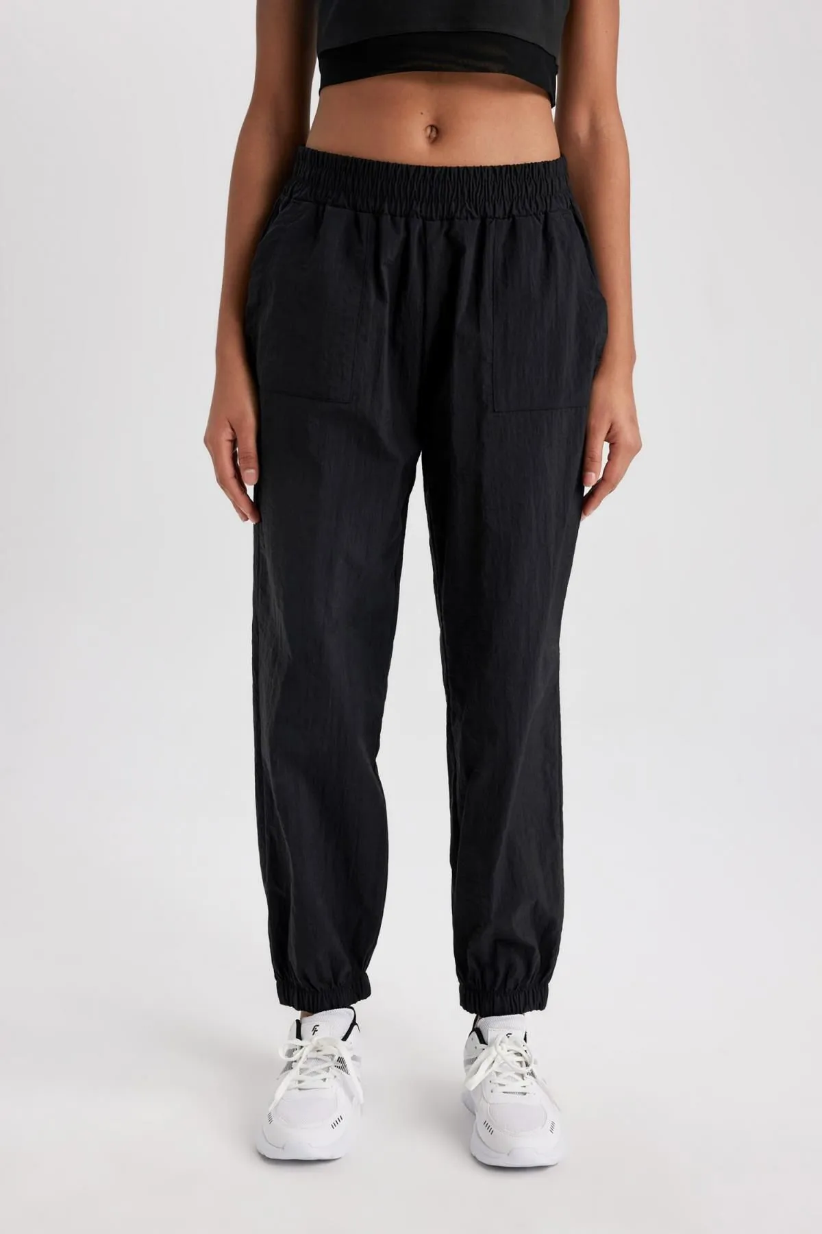 DeFacto  Passform Oversized Fit Fallschirmhose B9268ax23wn