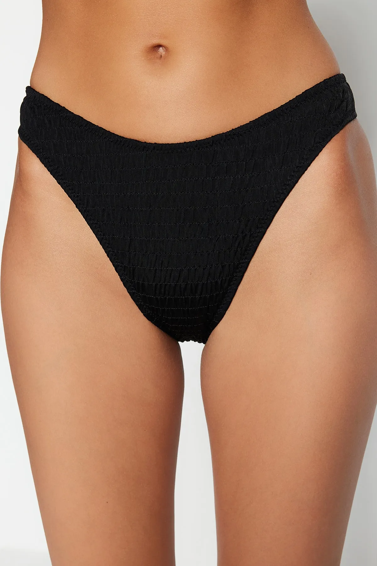 Trendyol Collection  Schwarze Gipeli-Bikinihose mit hohem Beinausschnitt TBESS22BA0010
