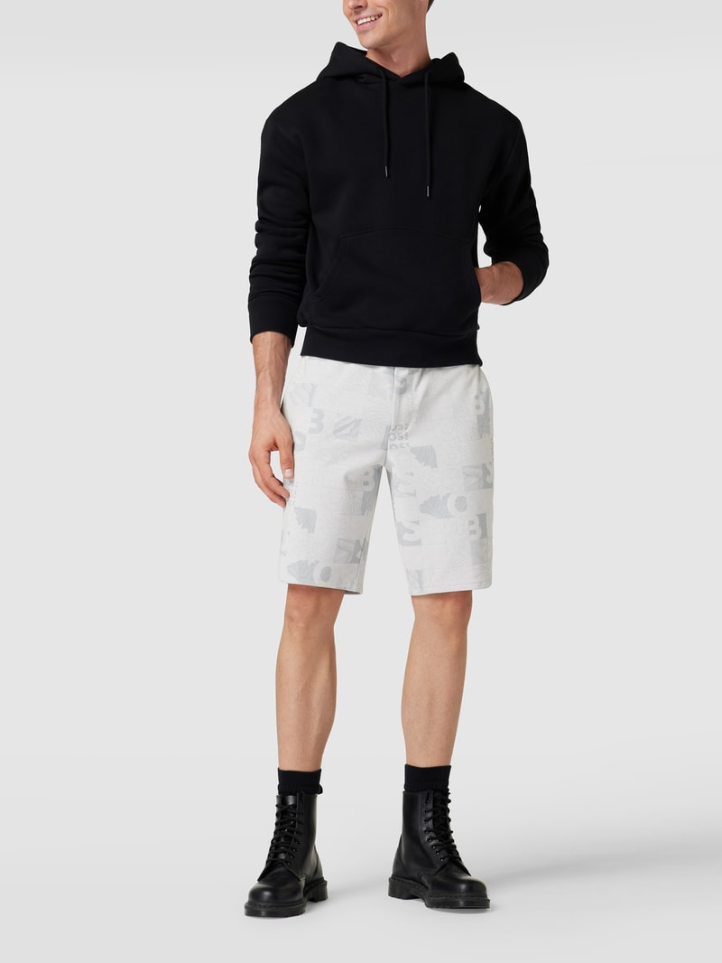 Sweatshorts mit Allover-Label-Print Modell 'Liem' in weiß