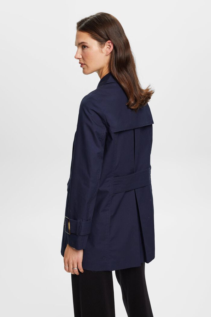 Kurzer zweireihiger Trenchcoat