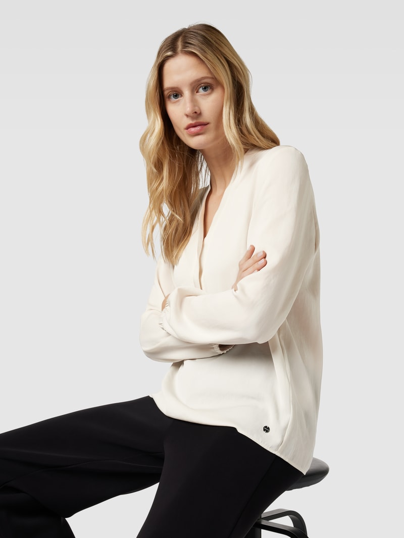 Bluse mit V-Ausschnitt in sand