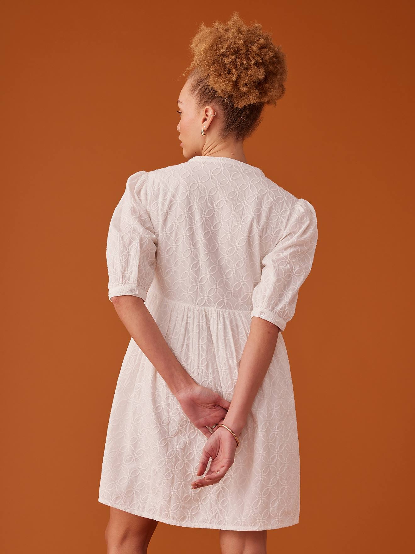 Envie de Fraise Kleid mit Lochstickereien für Schwangerschaft & Stillzeit ENVIE DE FRAISE - wollweiß