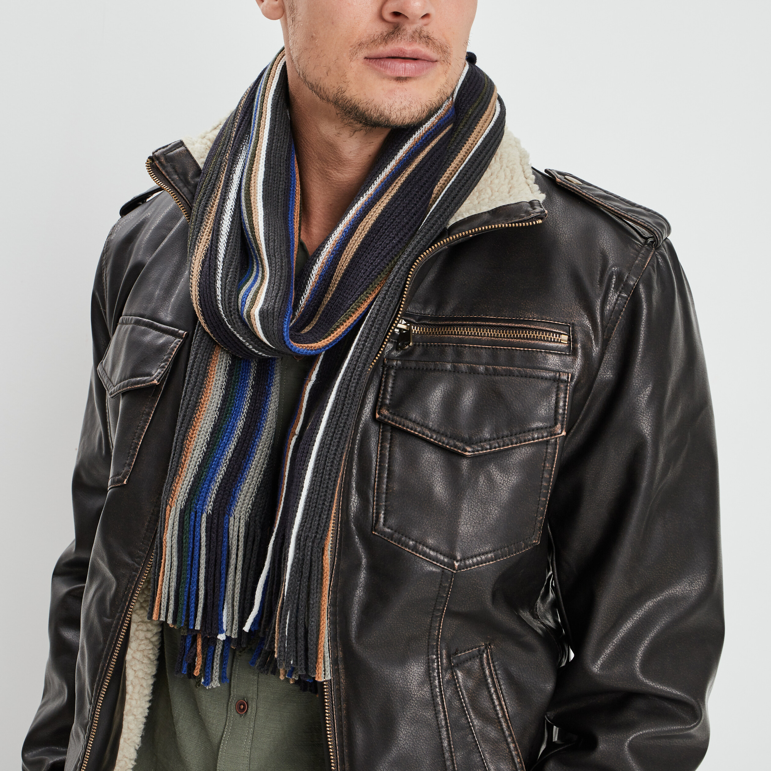Écharpe à franges bleu marine homme | La Halle