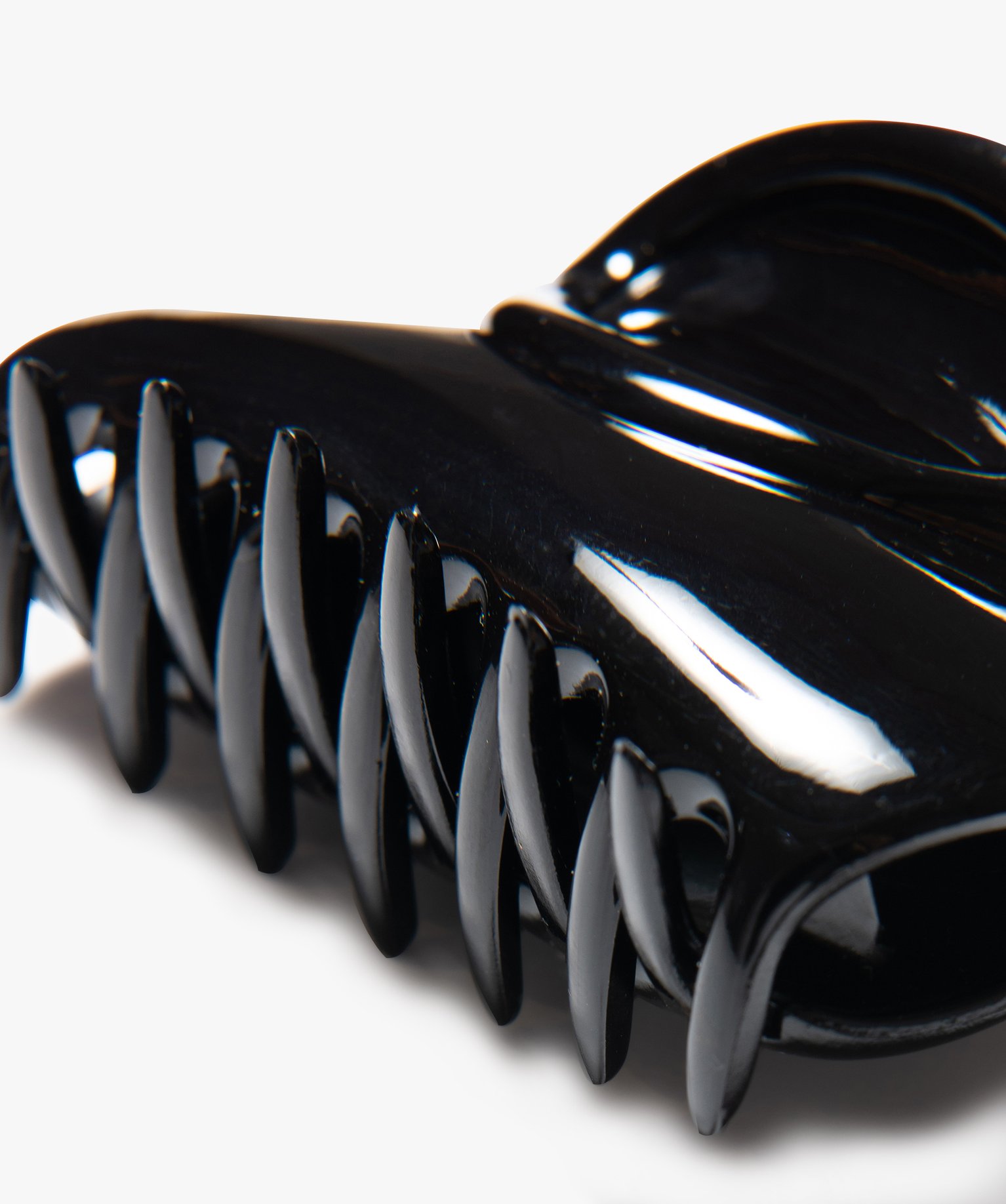Pince crabe femme pour les cheveux forme arrondie noir | GEMO