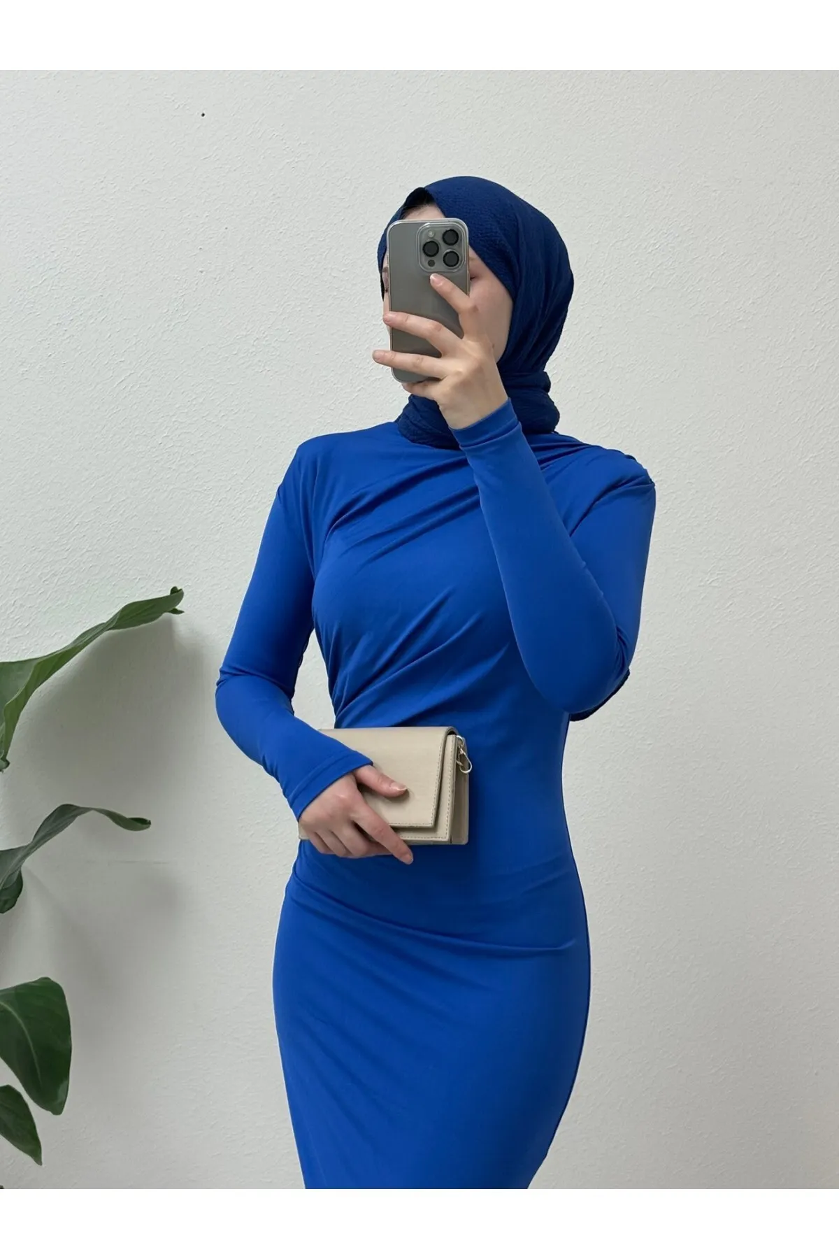 Modamorfo  Langes Skuba-Kleid mit seitlichen Raffungen