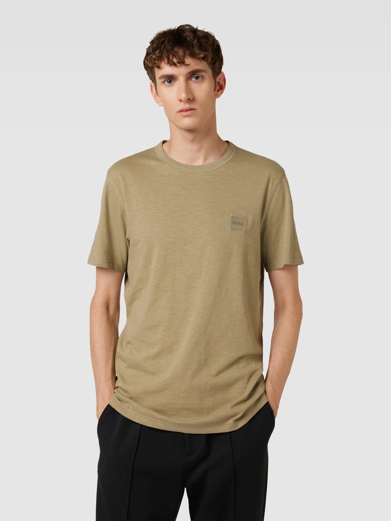 T-Shirt mit Label-Applikation in olivgrün