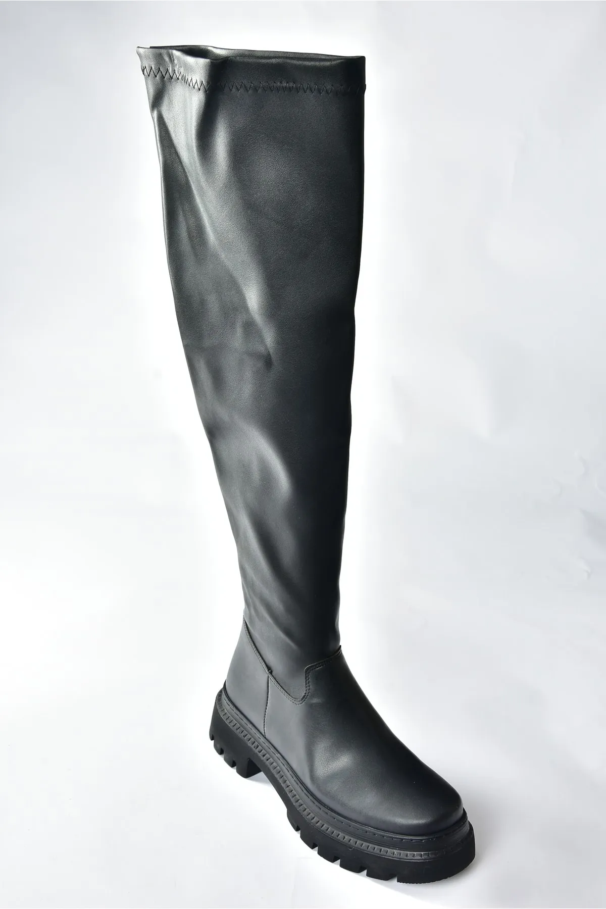 Fox Shoes  Schwarze Laptop-Damenstiefel mit dicker Sohle N404002009