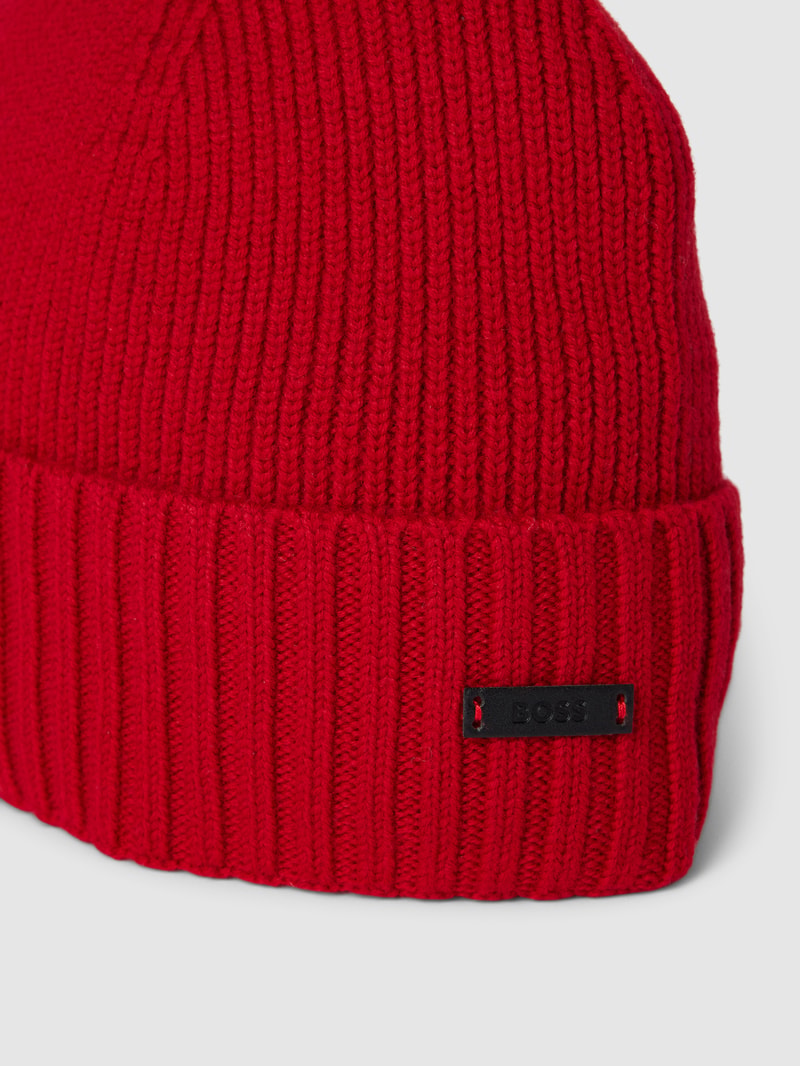 Beanie mit Label-Applikation Modell 'Fati' in rot