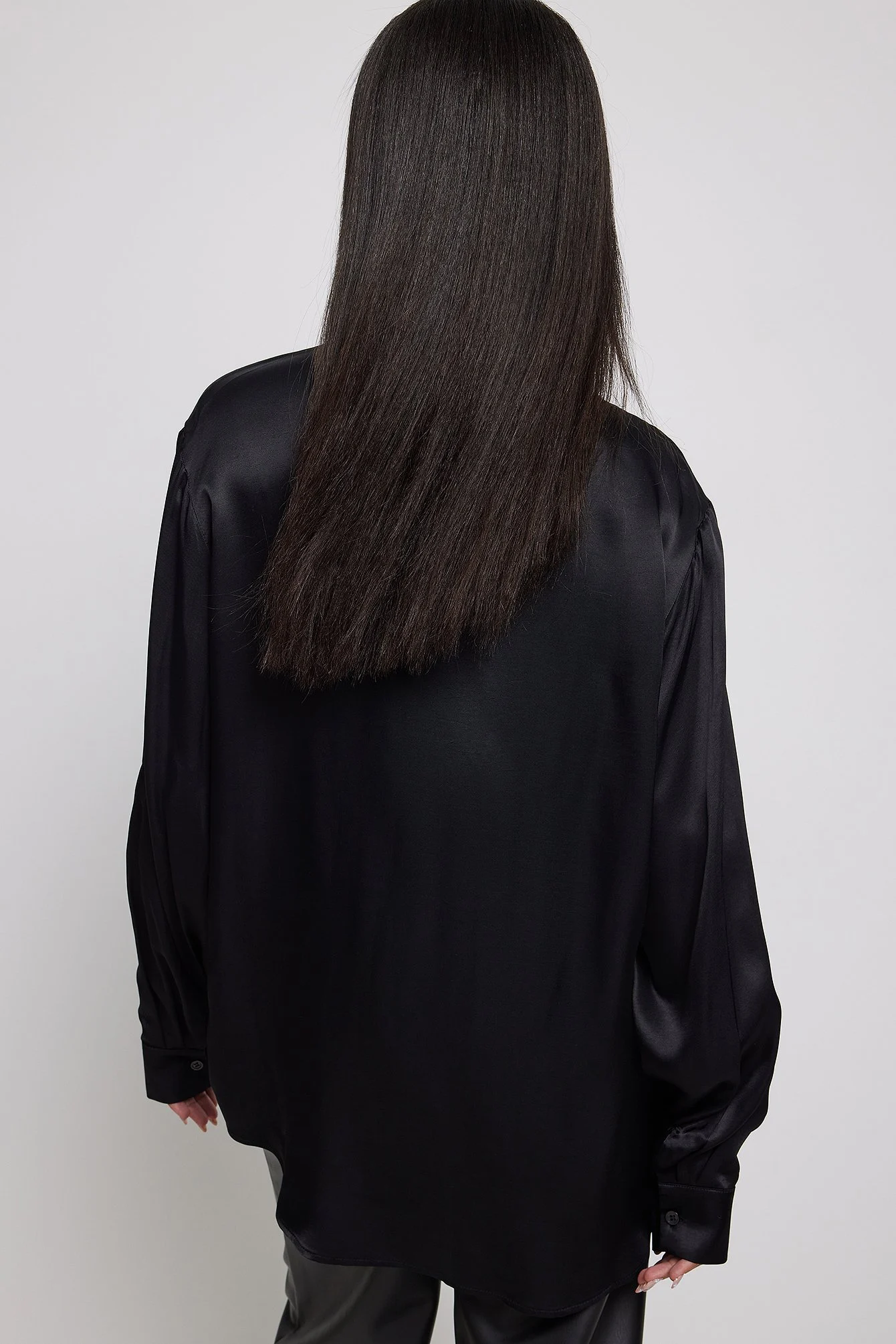 Satin-Hemdbluse mit Trägerdetails