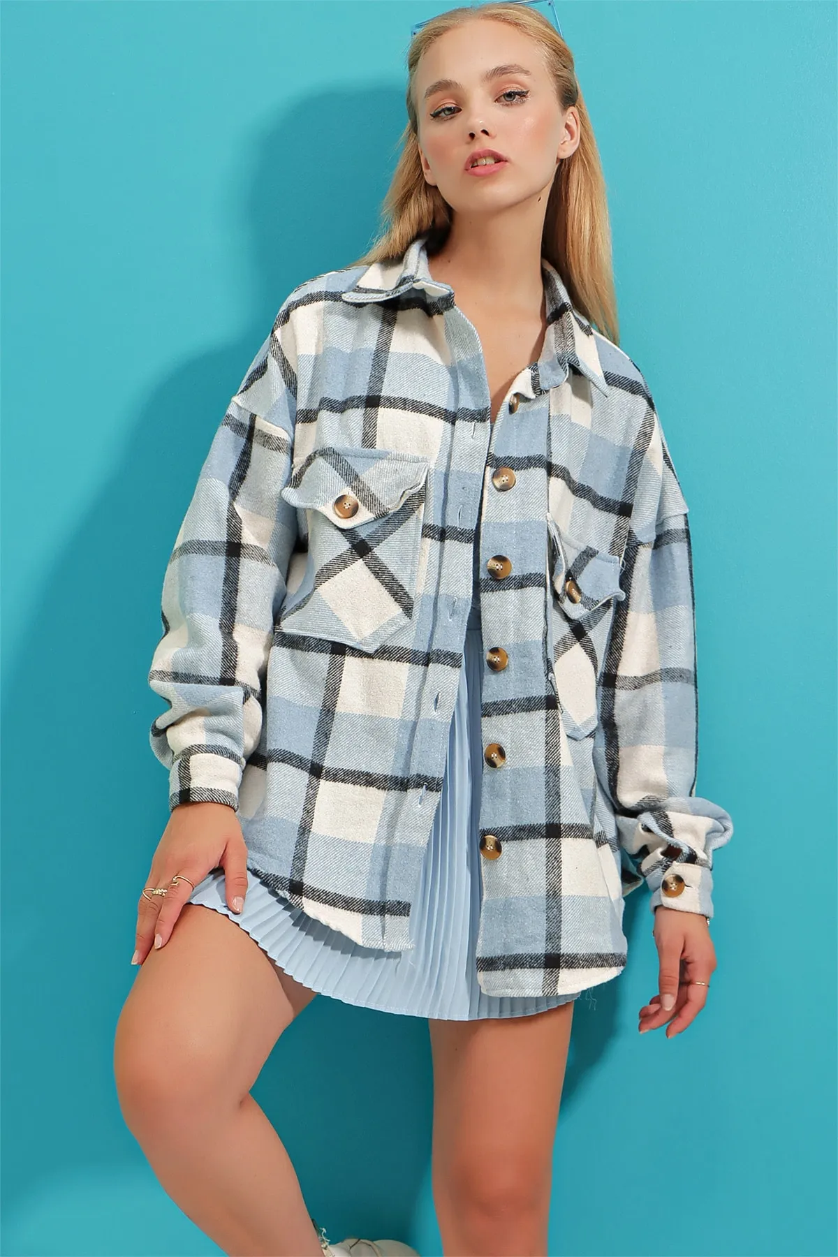 Trend Alaçatı Stili  Himmelblaues, kariertes, gemustertes Baumwollhemd mit Stempelmuster für Damen in Übergröße, Safarijacke, ALC-X7142