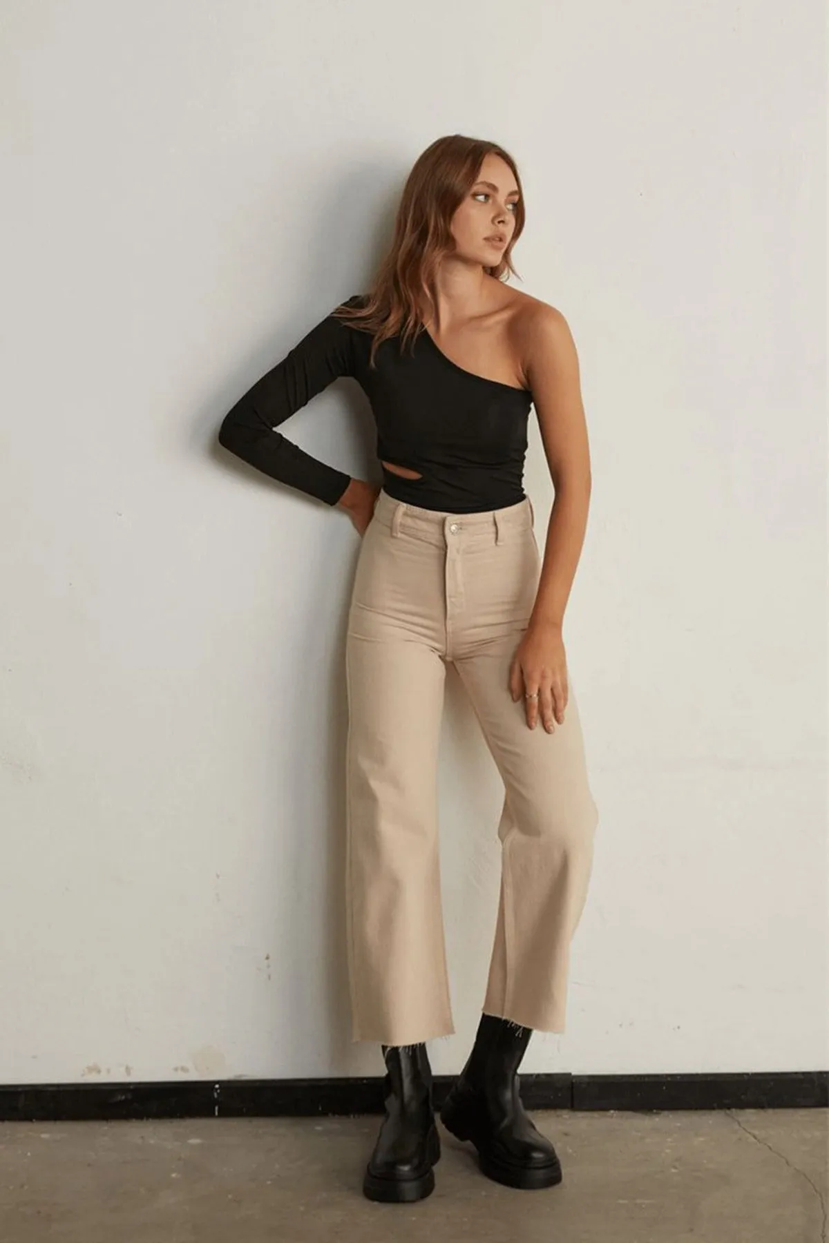 VATKALI  Ausgestellte Jeans mit weitem Bein in Beige