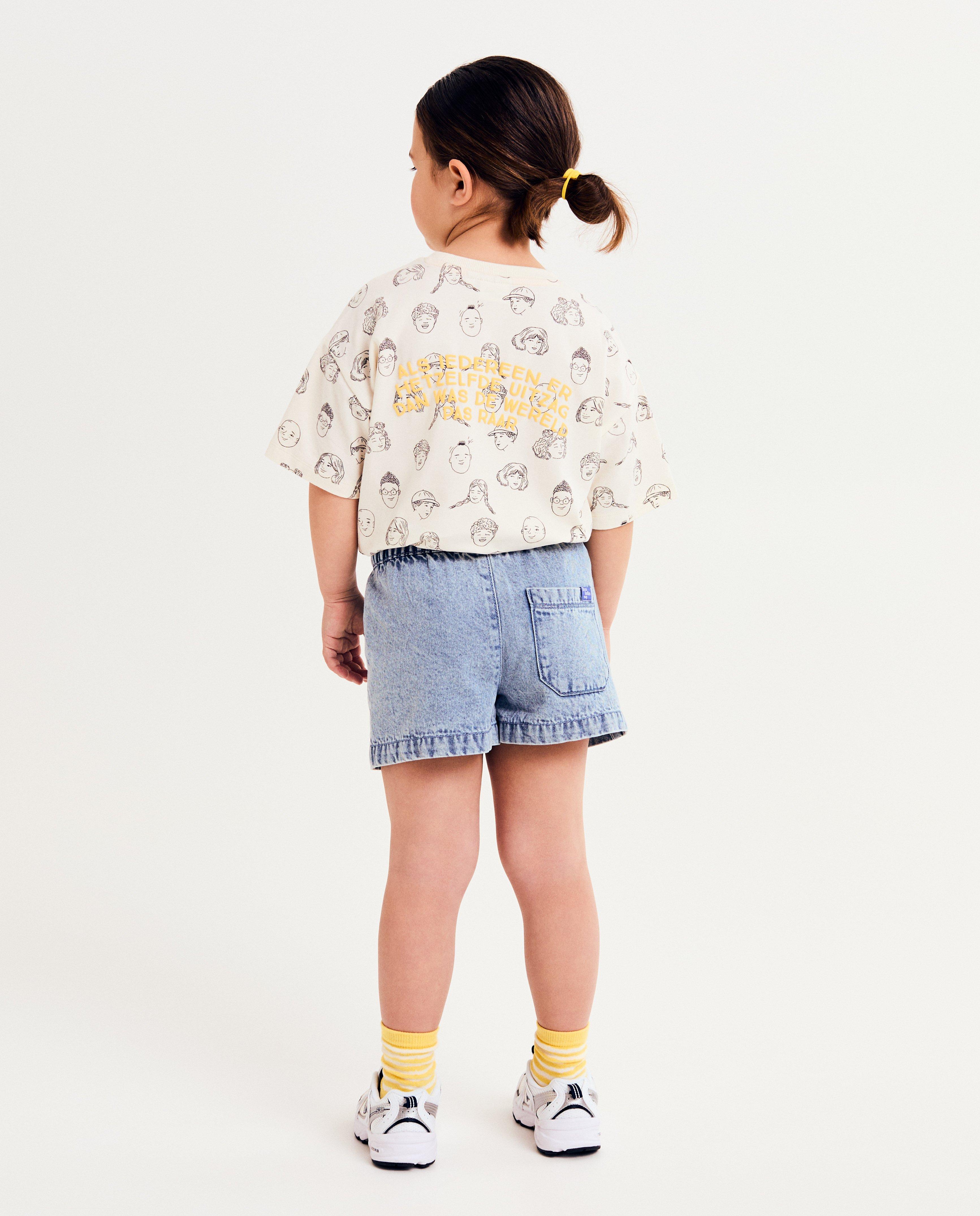 Pantaloni scurți din denim Elisabeth Lucie Baeten, albastru deschis, unisex