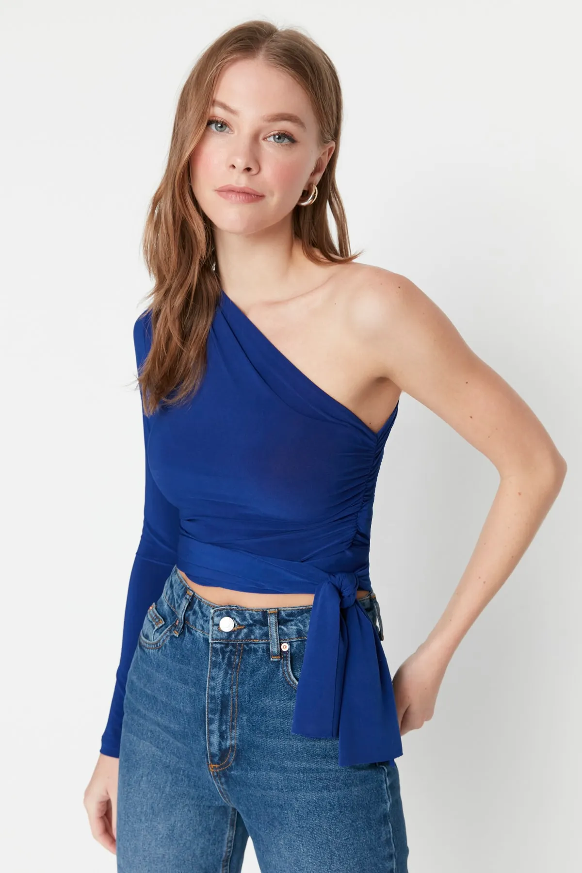 Trendyol Collection  Saks Slim Tie Detaillierte Single Sleeve Crop Stretchy Strickbluse TWOAW23BZ00094