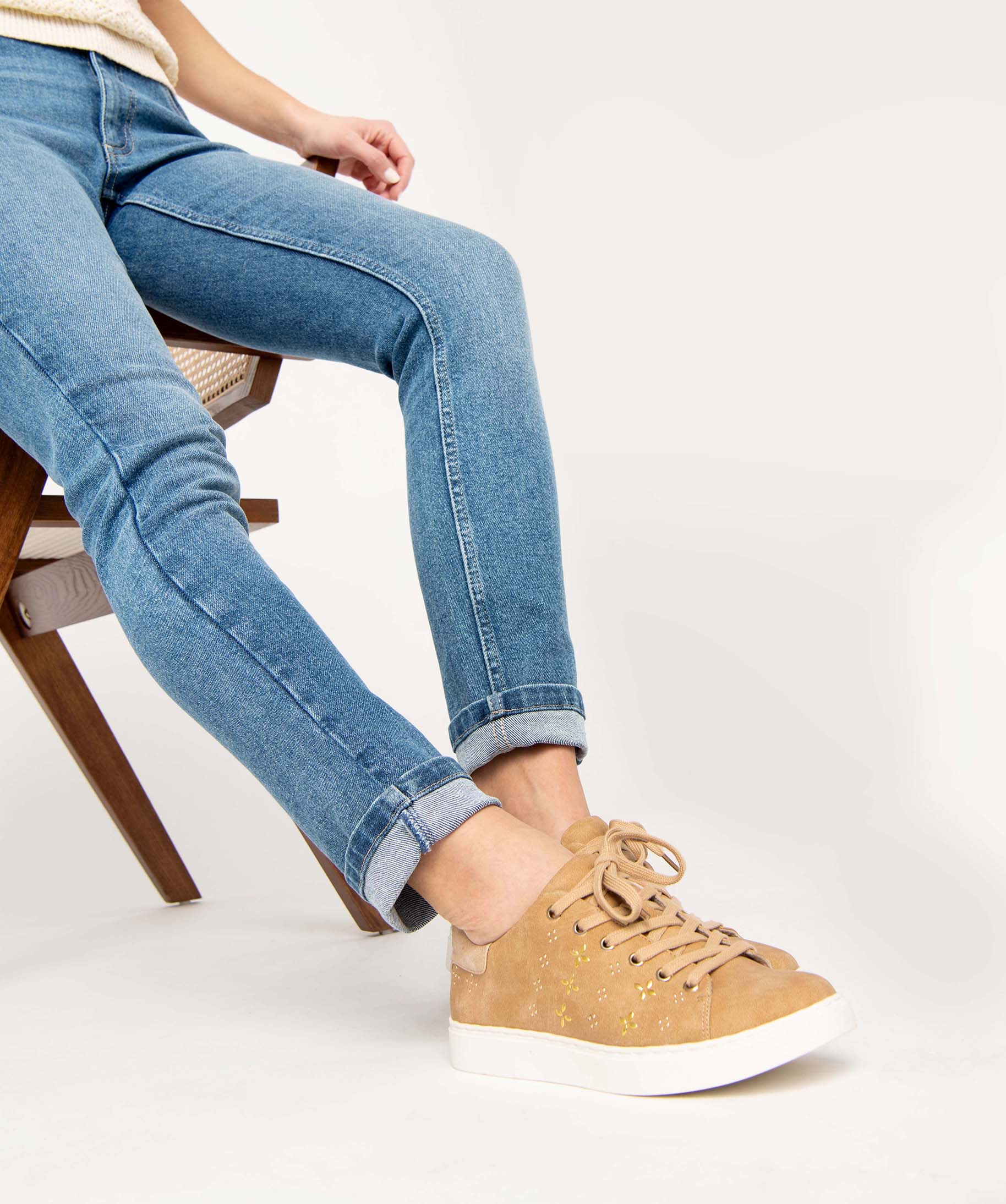 Baskets femme unies avec motifs en clous métalliques camel | GEMO