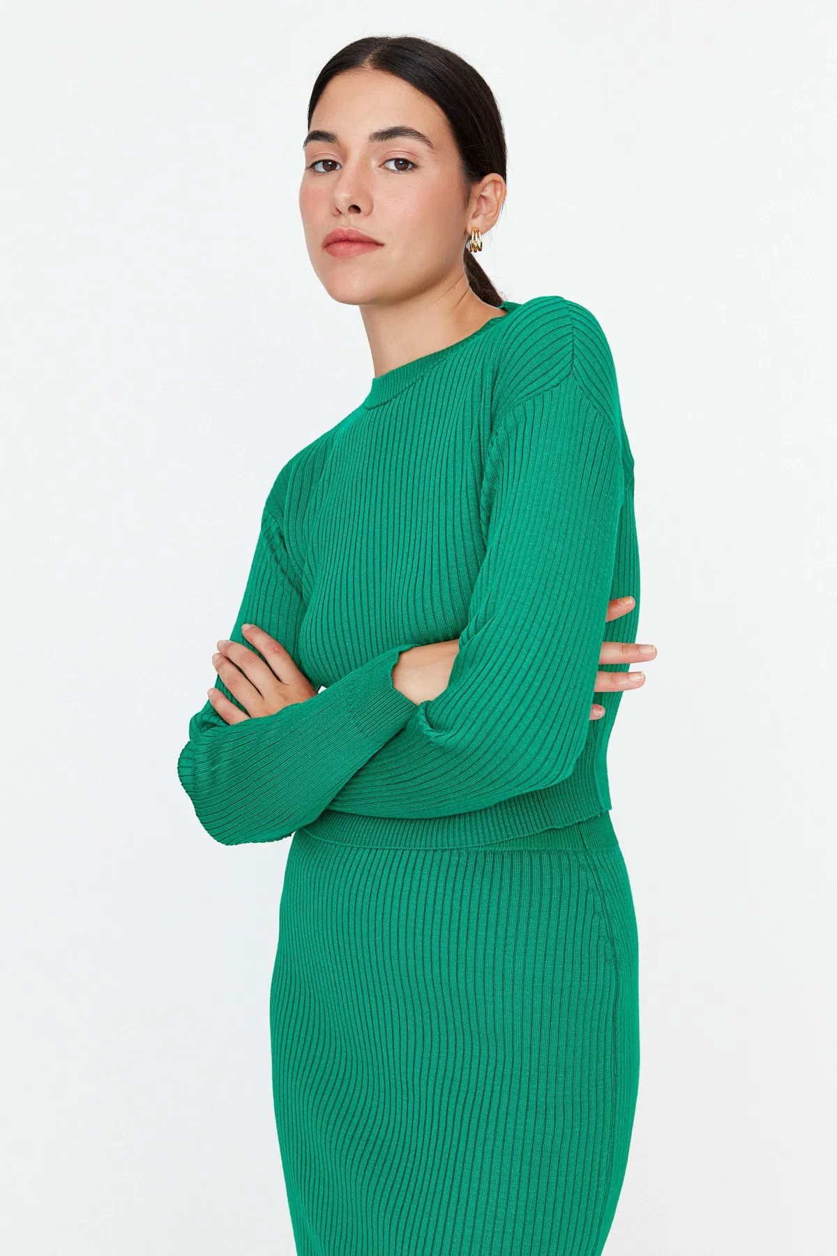 Trendyol Collection  Grüner Crop-Rock, Strickoberteil und -unterteil-Set TWOAW23AU00240