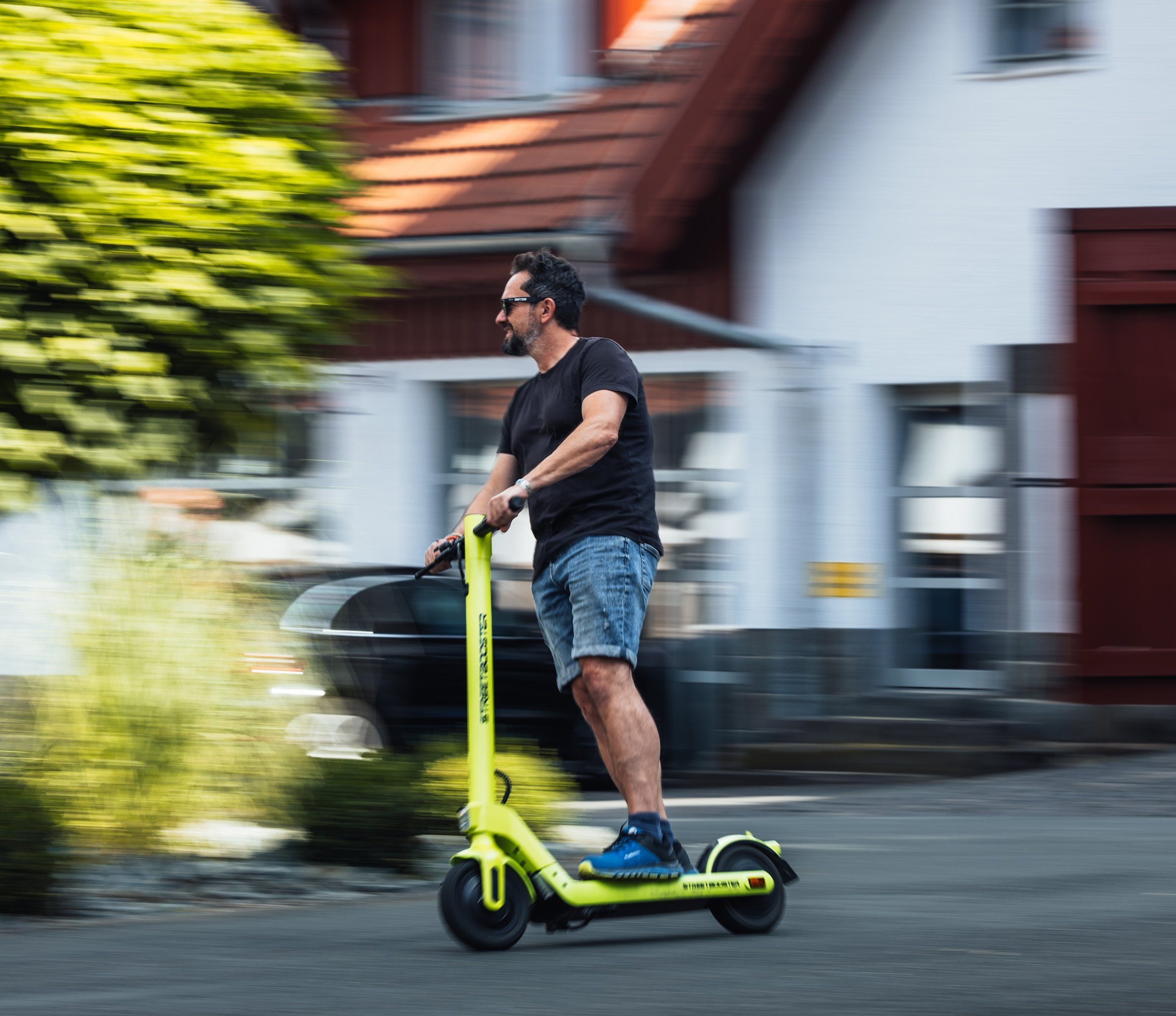 STREETBOOSTER E-Scooter E-Scooter STREETBOOSTER Two, 22.00 km/h, Straßenzulassung, klappbar, Wechselakku, 7 Jahre Ersatzteile, Service