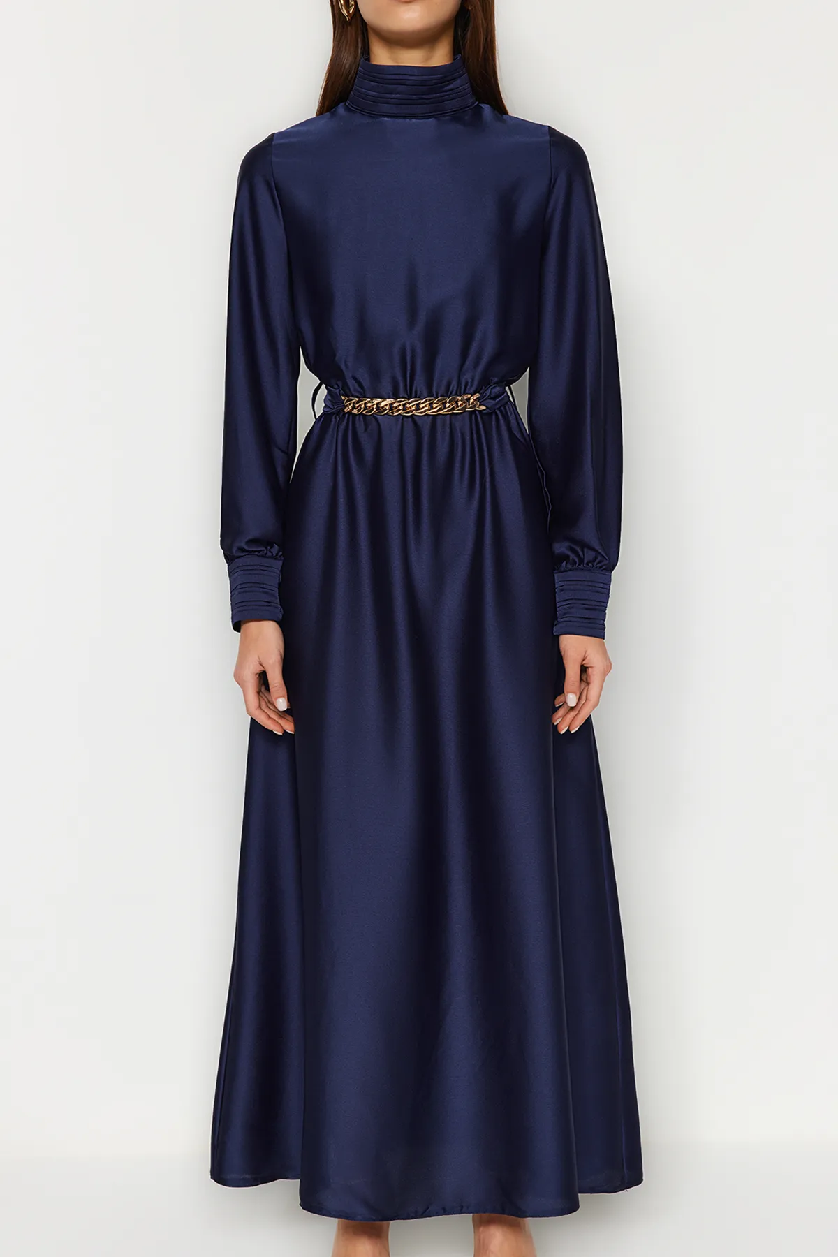 Trendyol Modest  TCTSS22EB0142 Marineblaues Satin-Fitted Bubble-Leinwandgewebe